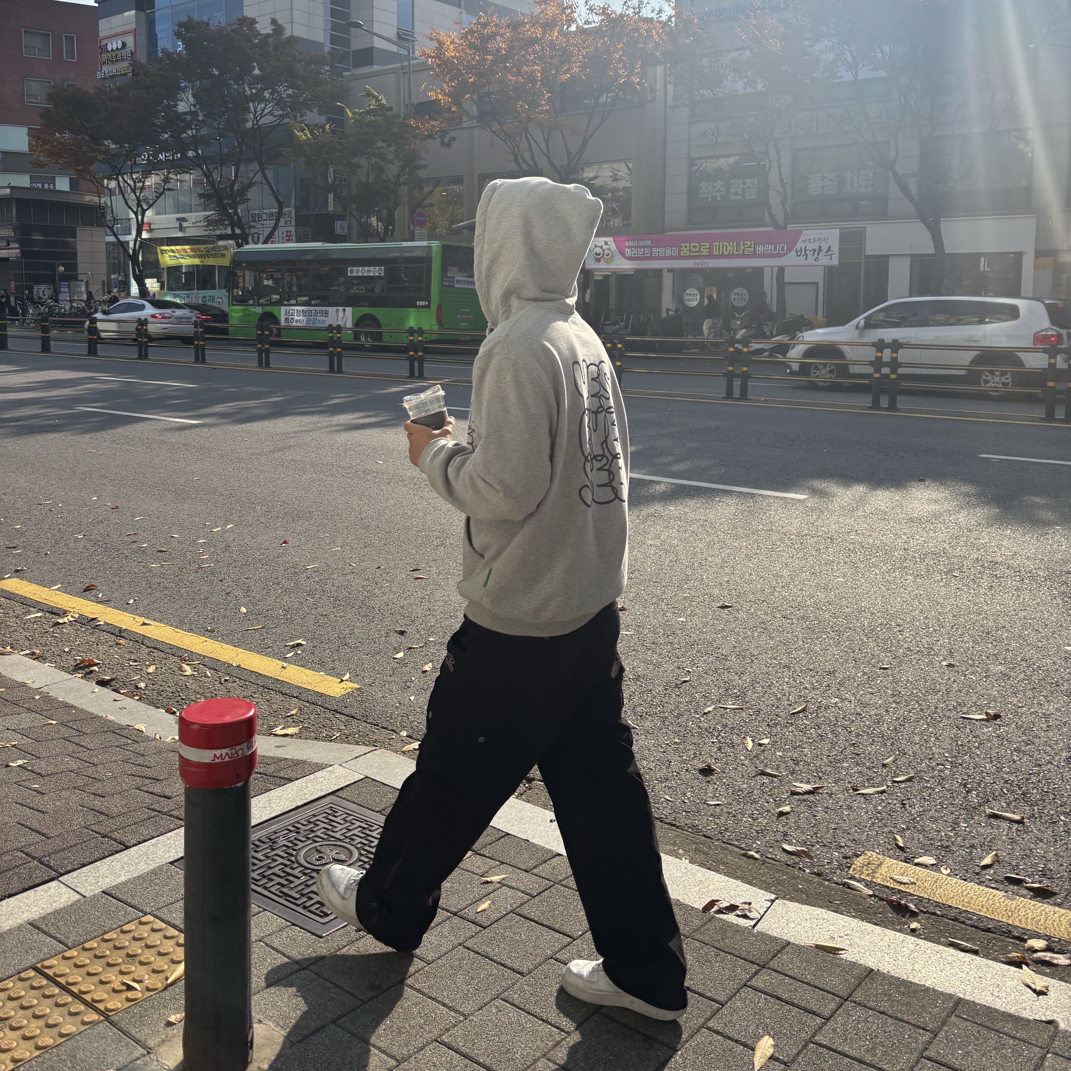 YESEYESEE C-Logo Hoodie Grey, Nike Air Force 1 '07 Low White 착용 스타일