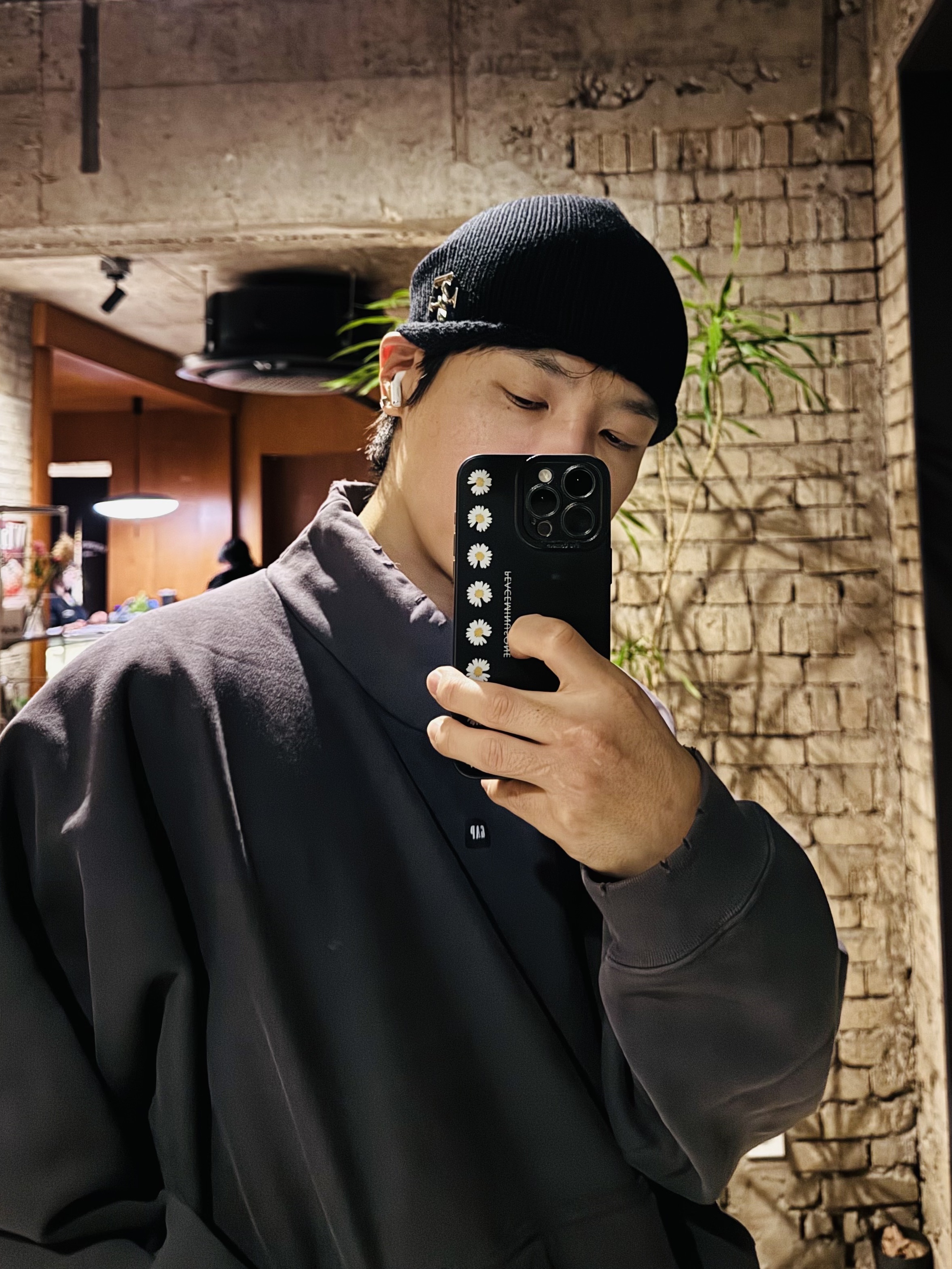 [더블적립]Farfromwhat Far F Charm Beanie, Yeezy Gap Engineered By Balenciaga High Neck Sweater Dark Grey 착용 스타일