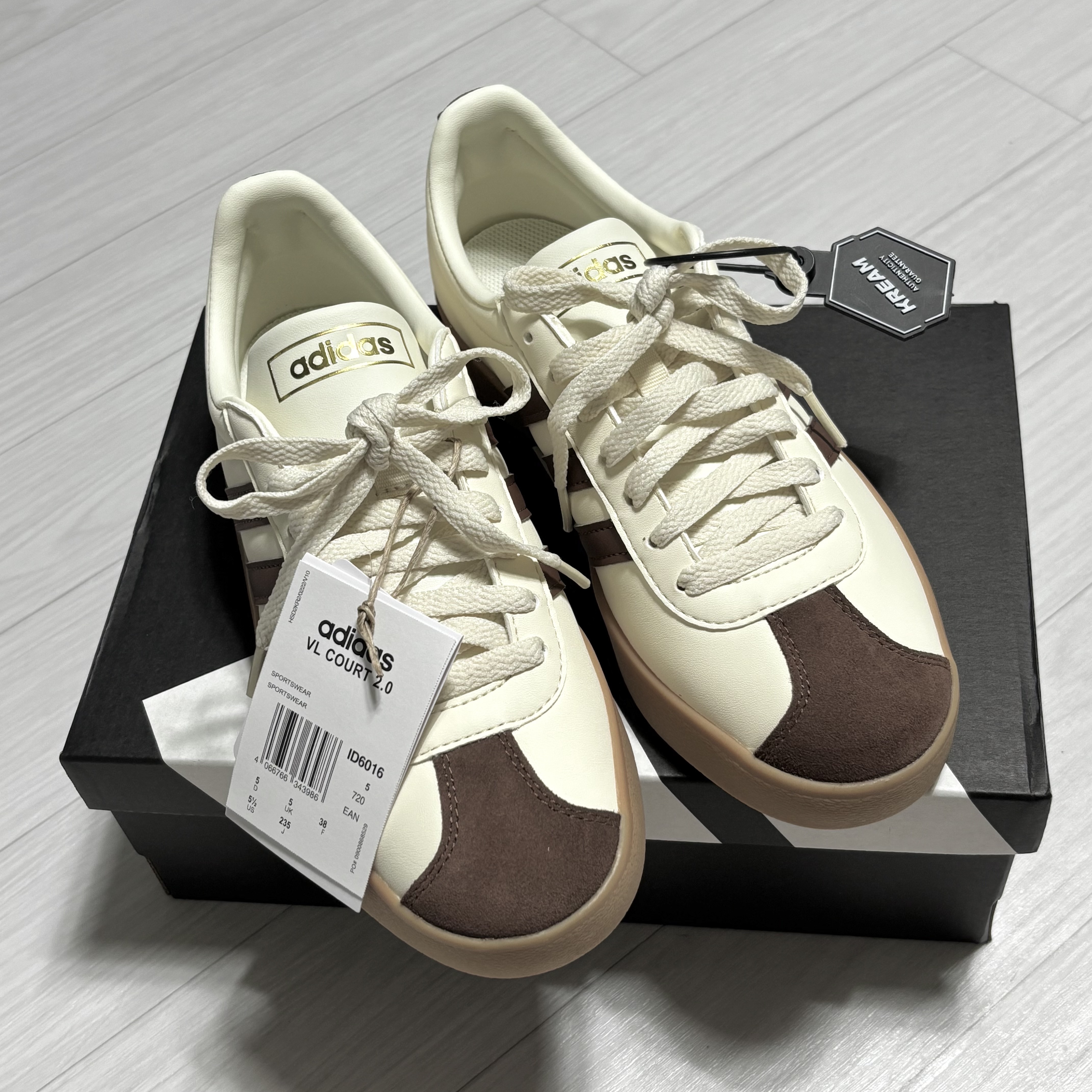 Adidas VL Court 2.0 Cream Brown 착용 스타일 - 1