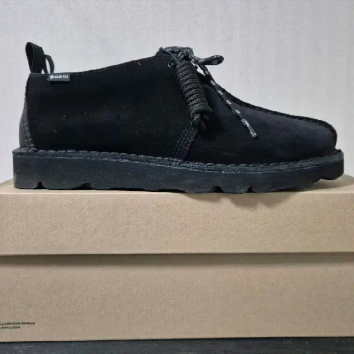 Clarks Desert Trek GTX Black Suede 착용 스타일 - 1