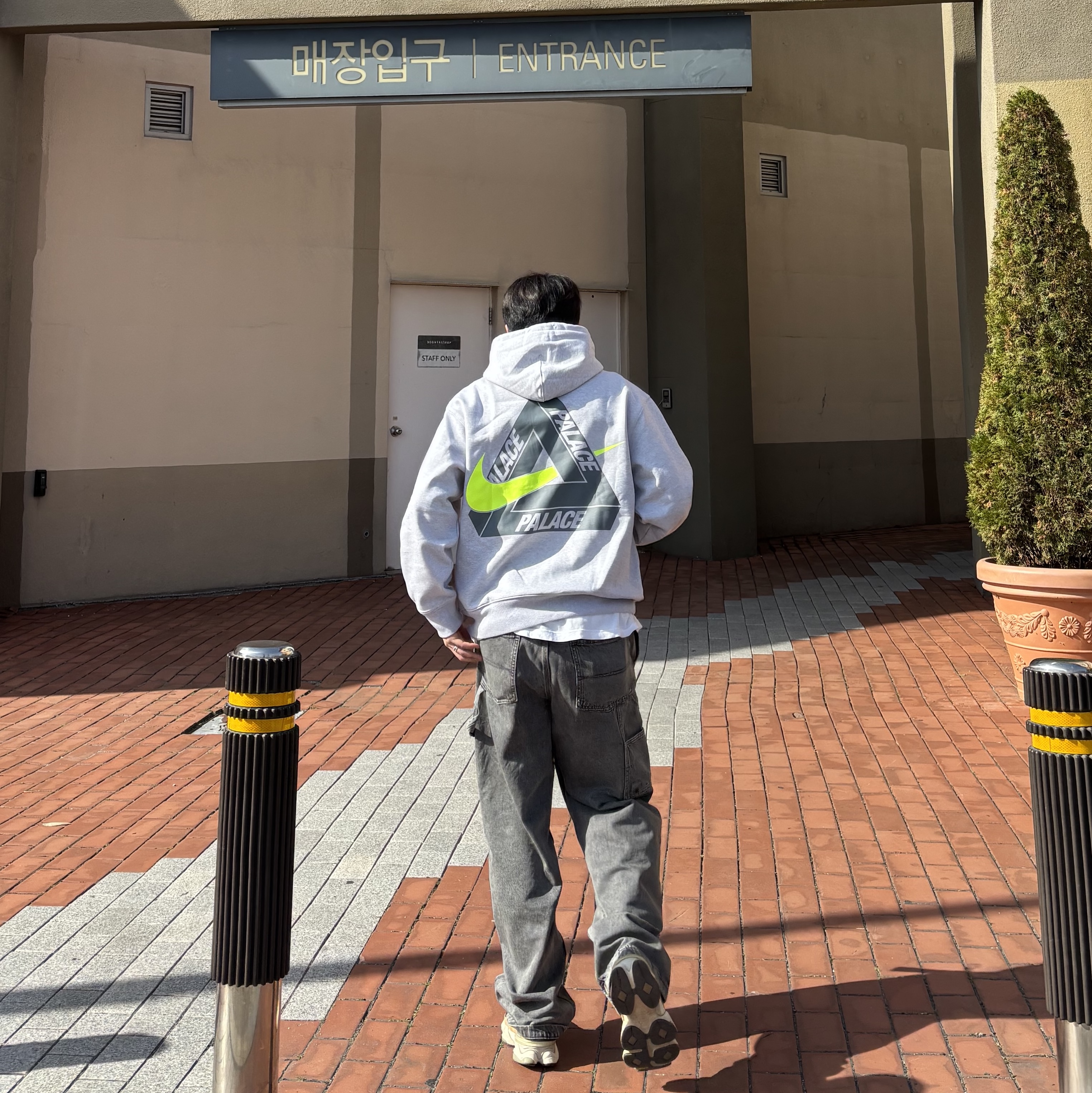 Palace x Nike Tri Swoosh Hood Grey Marl - 25FW 착용 스타일