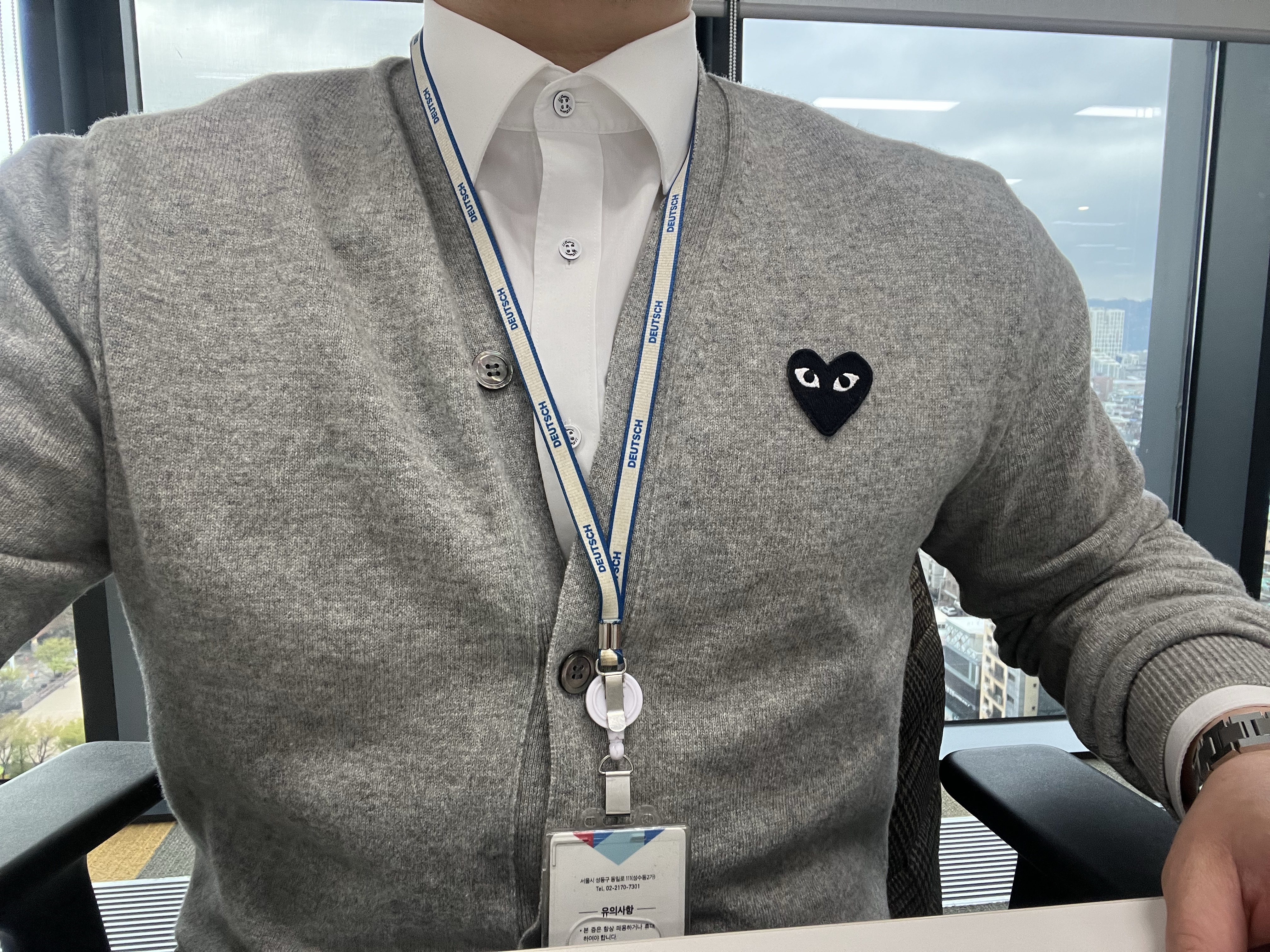 Play Comme des Garcons Black Heart Knit Cardigan Grey 착용 스타일