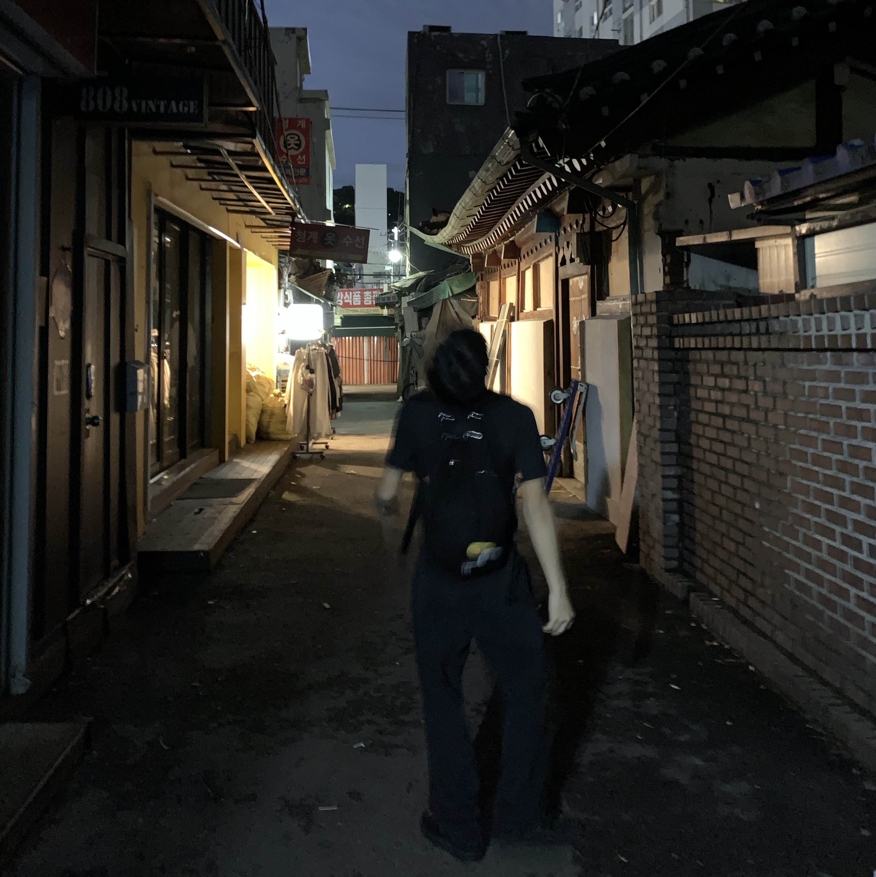 Suade Solo Ruck Sack Black 착용 스타일