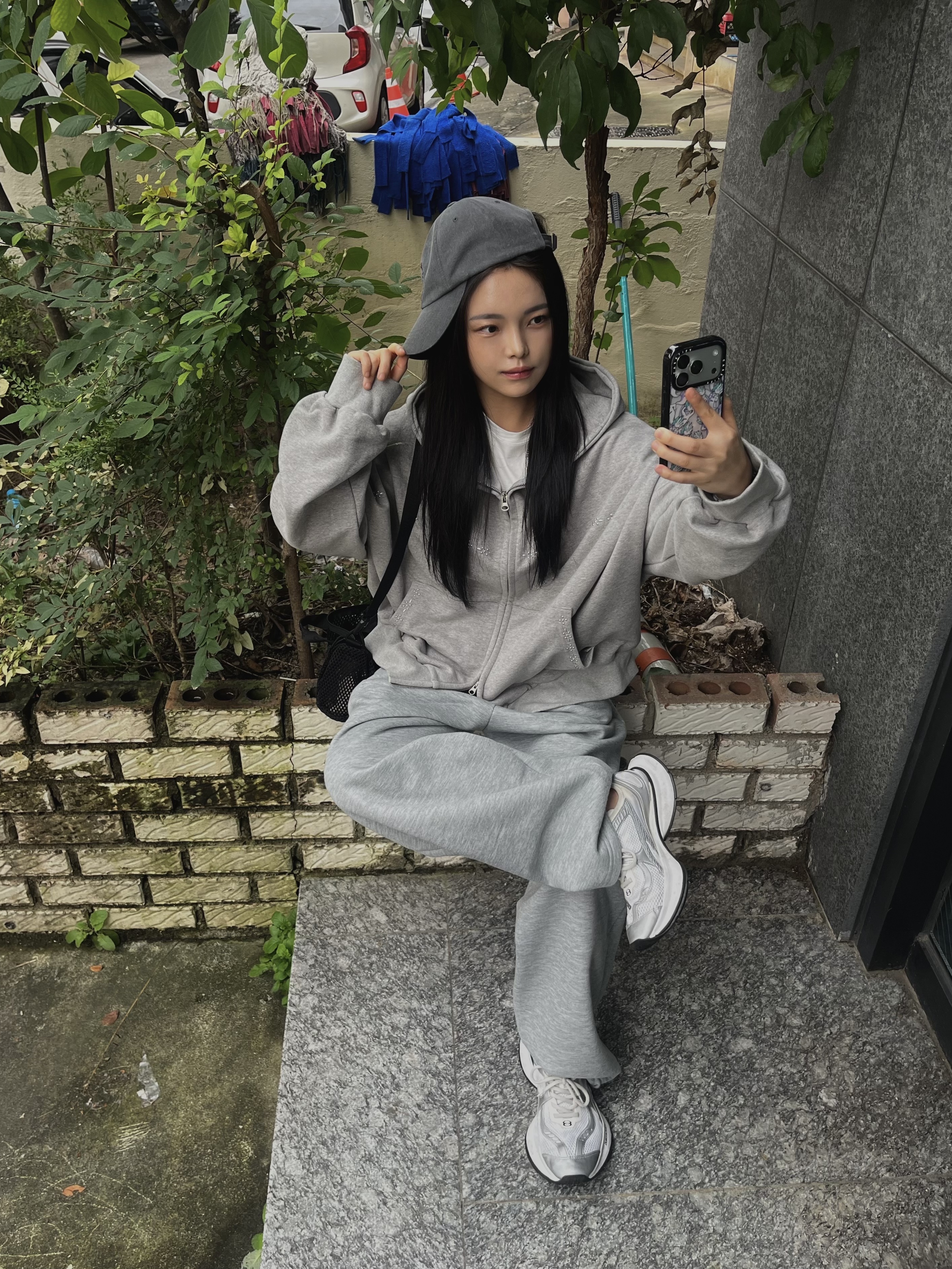 Balenciaga Circuit Sneaker White Silver, Supreme Mesh Mini Duffle Bag Black - 25SS 착용 스타일 - 7