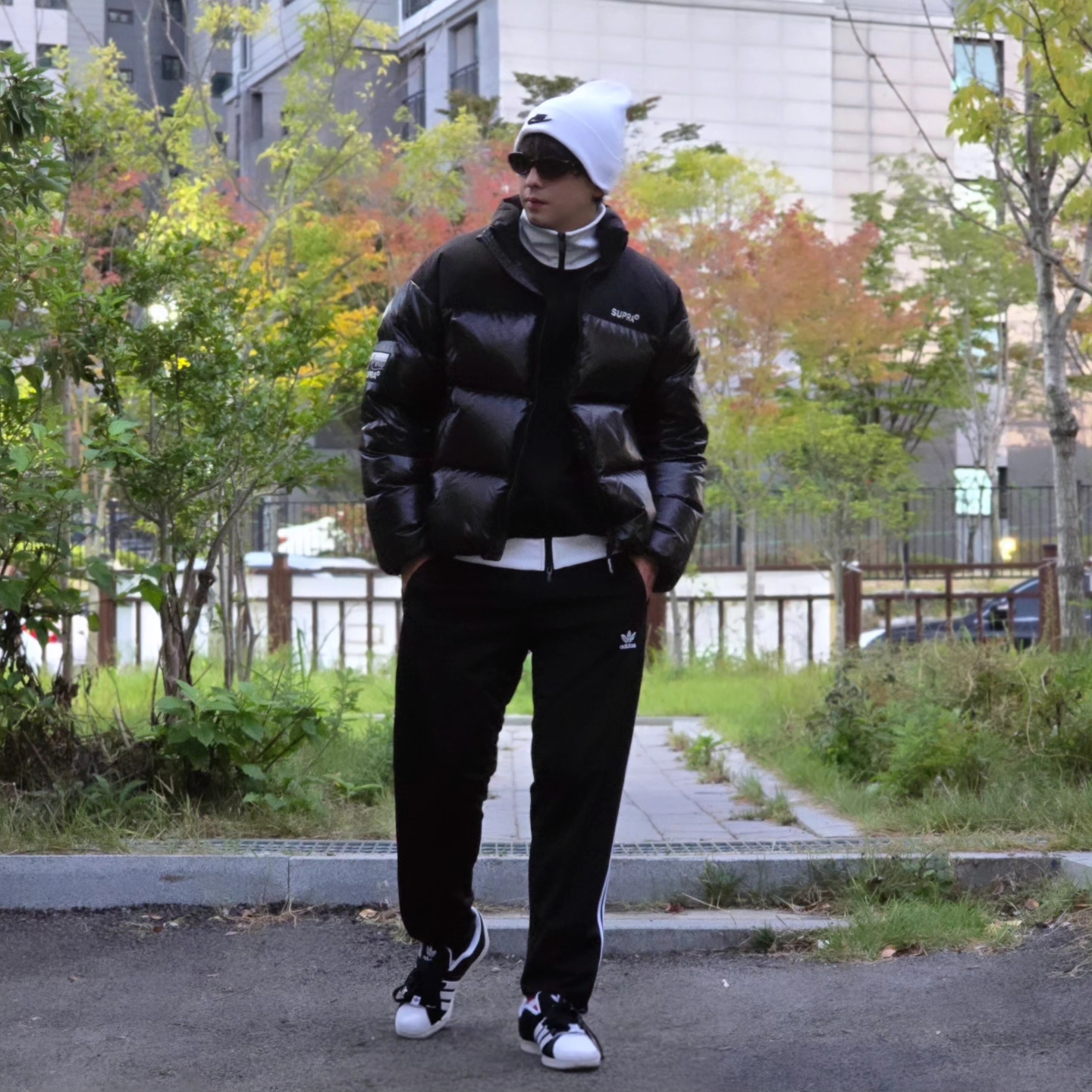 Nike NSW Utility Futura Beanie White, Adidas Adicolor Classics Beckenbauer Track Jacket Black - KR Sizing 착용 스타일 - 1
