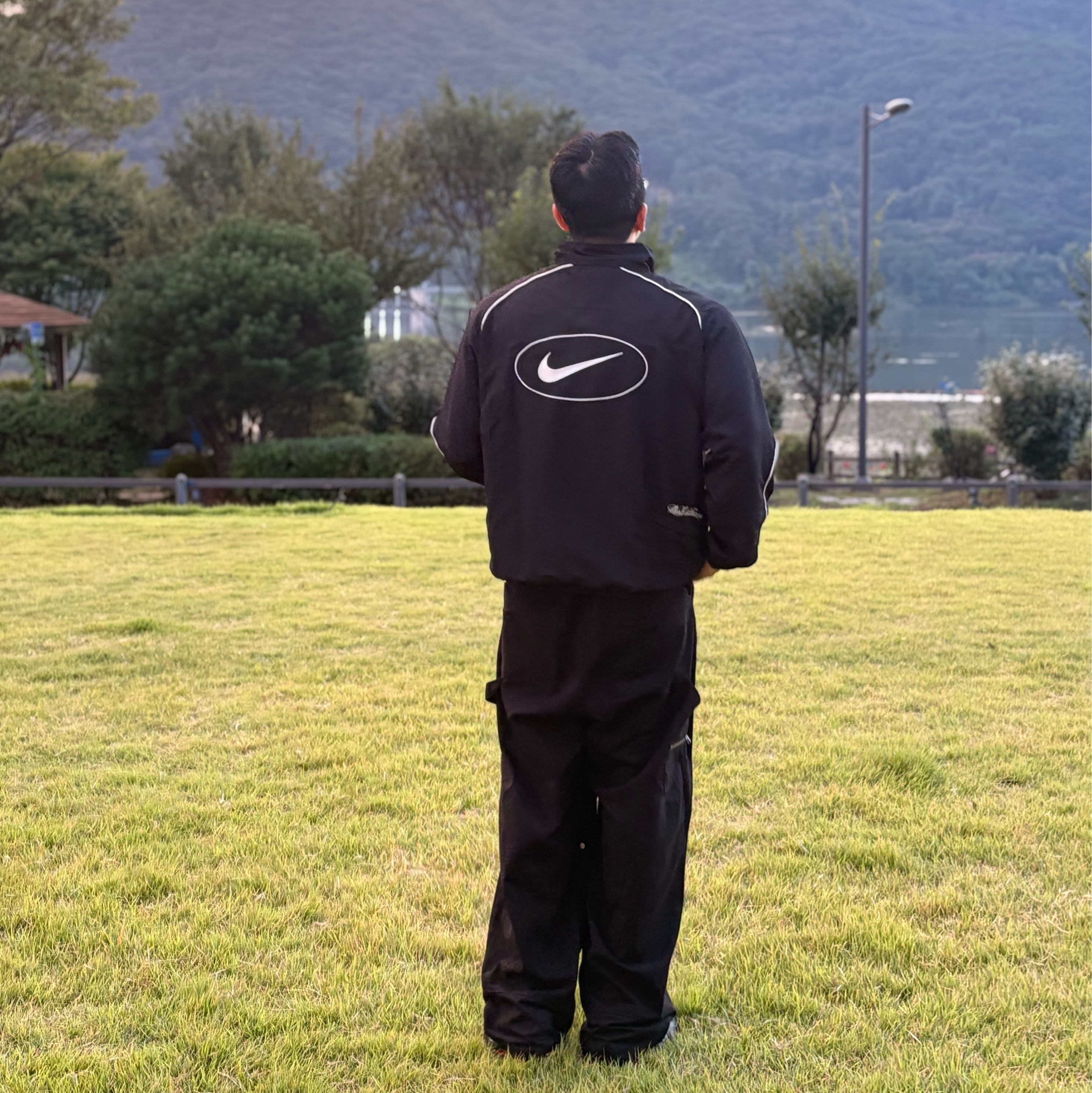 Supreme x Nike Track Jacket Black - 25SS 착용 스타일 - 2
