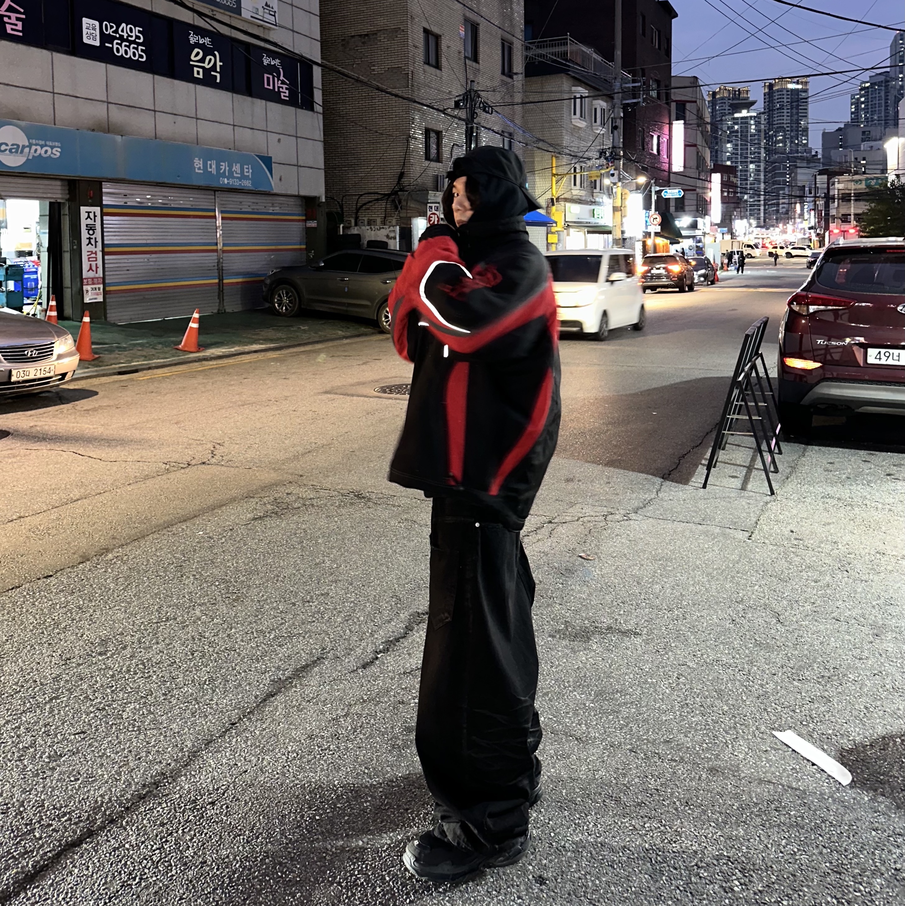 Balenciaga Triple S Black, Project G/R Backward Denim Pants Black 착용 스타일 - 2