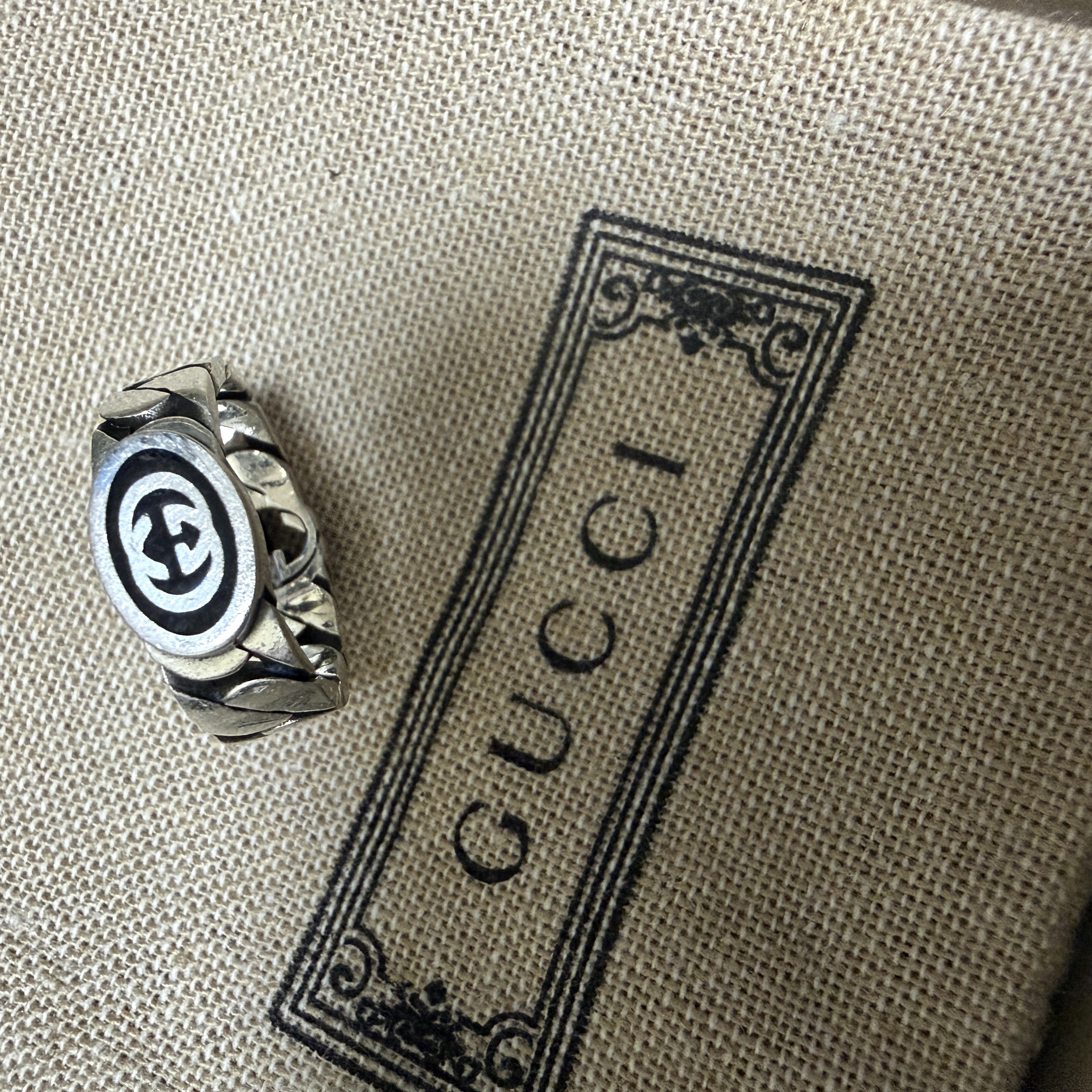 Gucci Wide Ring With Interlocking G Silver 착용 스타일