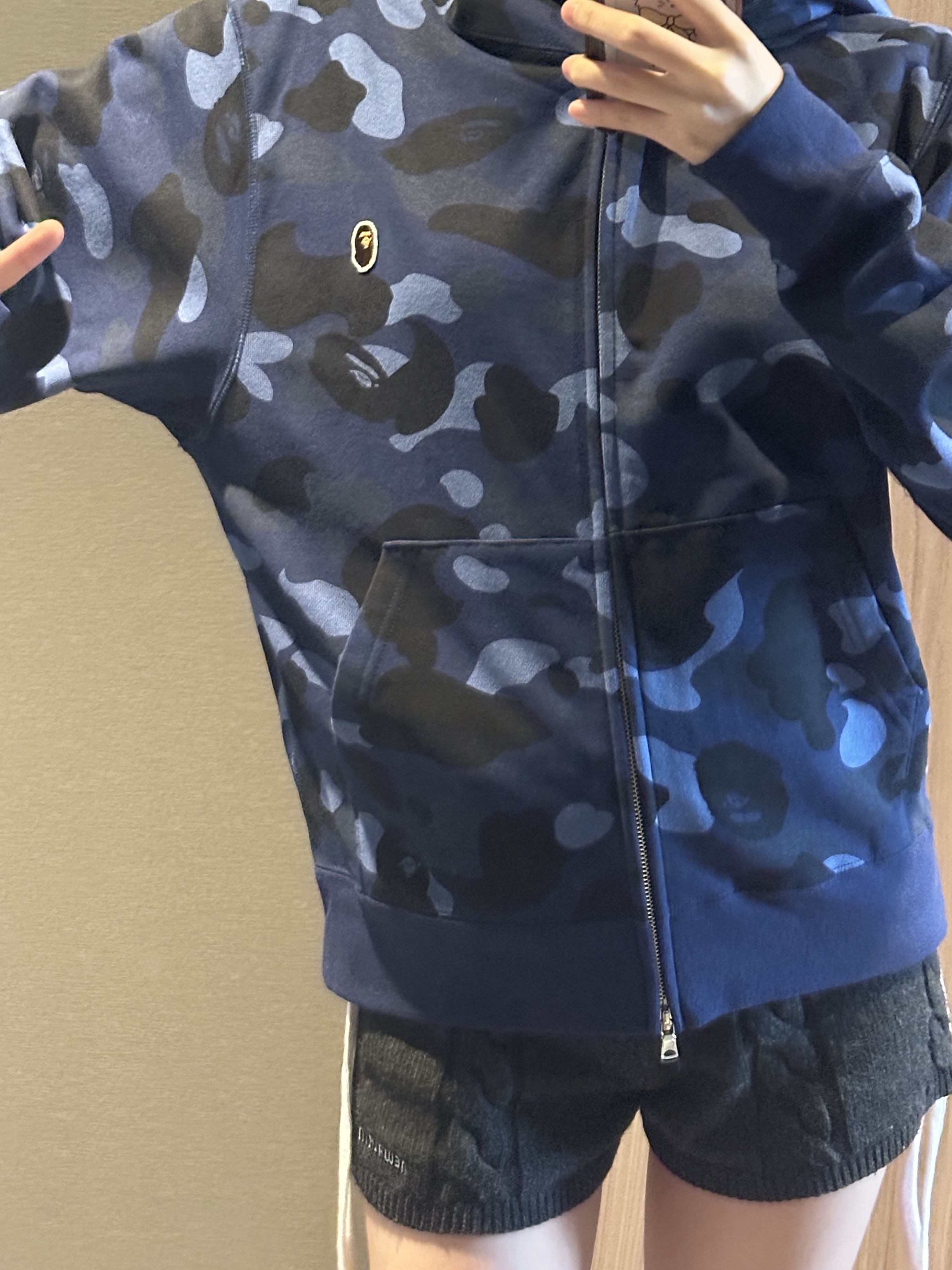 BAPE One Point Color Camo Cropped Full Zip Hoodie Navy 착용 스타일