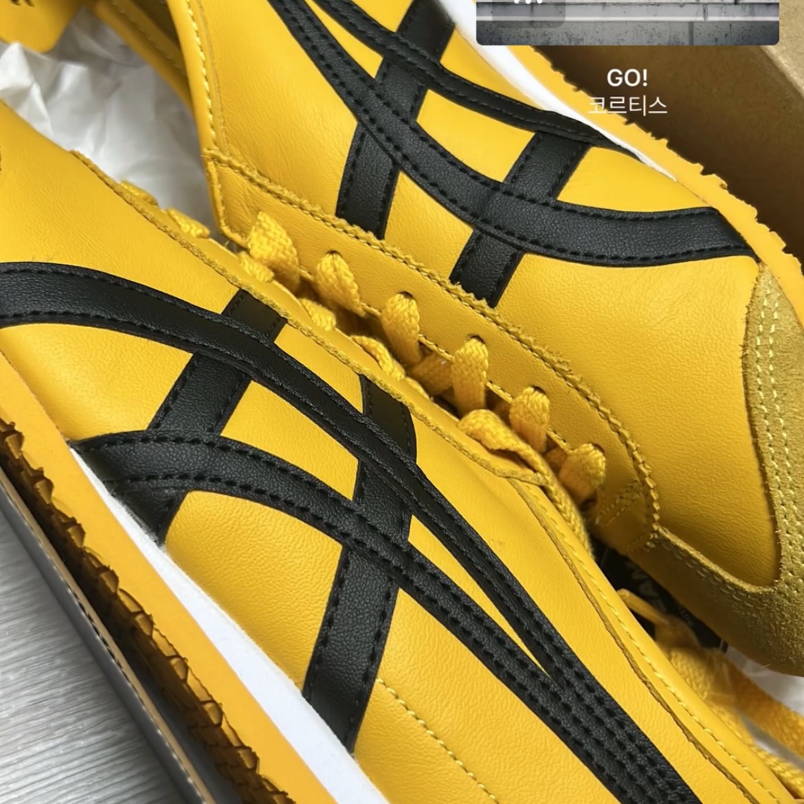 Onitsuka Tiger Mexico 66 Yellow Black 착용 스타일 - 1