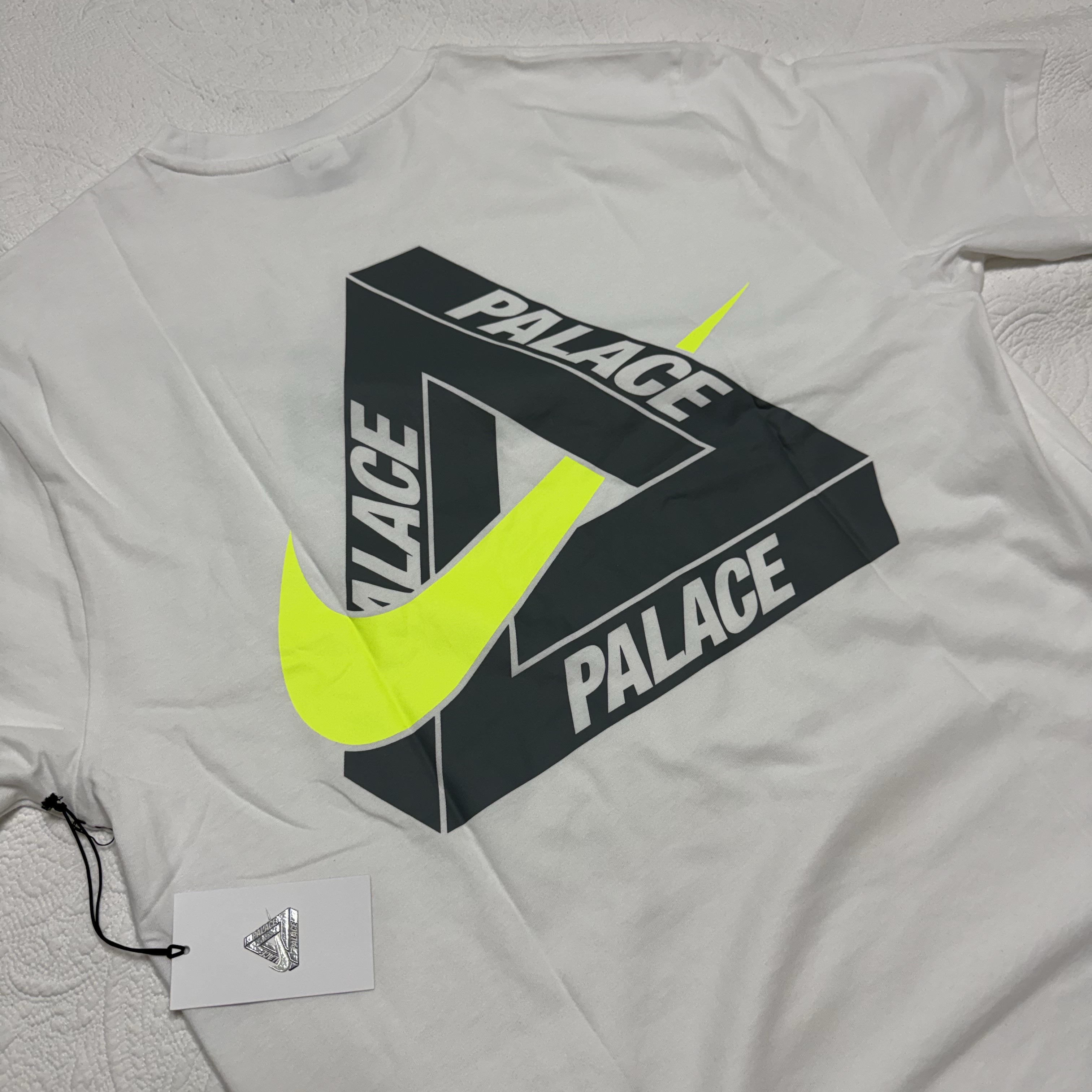 Palace x Nike Tri Swoosh T-Shirt White - 25FW 착용 스타일