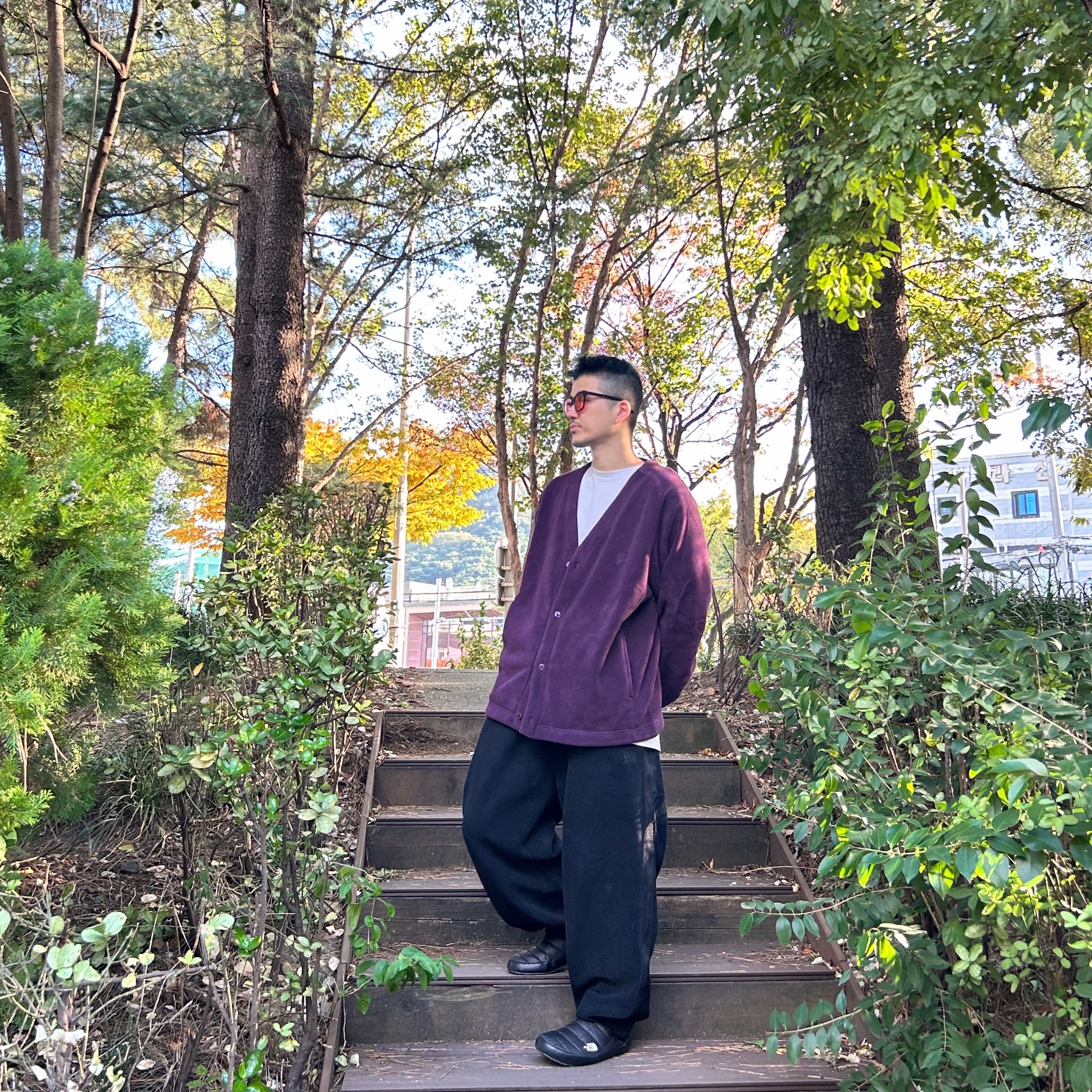 Uniqlo x Needles Fleece Oversized Cardigan Purple - KR, Uniqlo x Needles Fleece Wide Pants Black - KR 착용 스타일 - 3