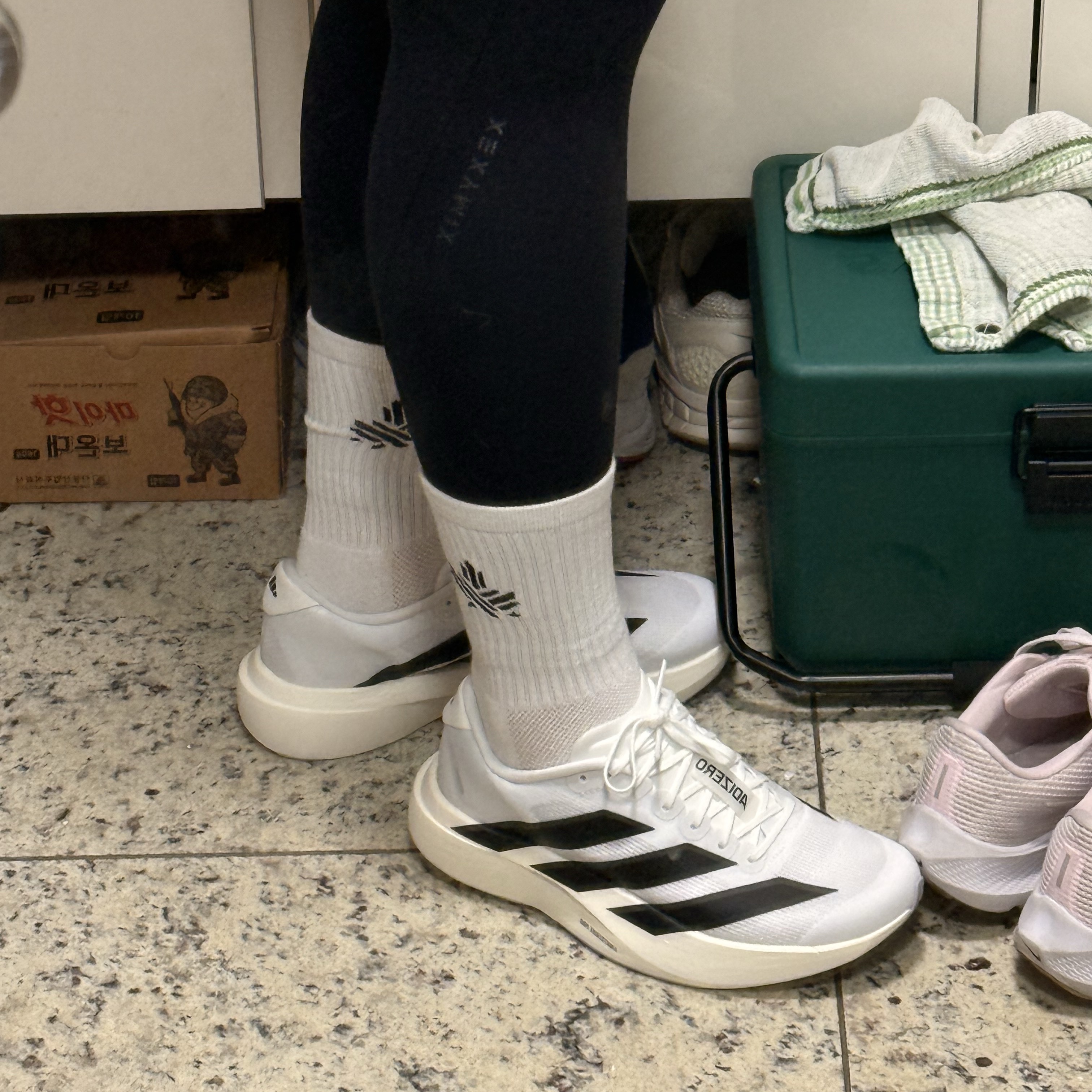 (W) Adidas Adizero EVO SL Cloud White Core Black 착용 스타일 - 2