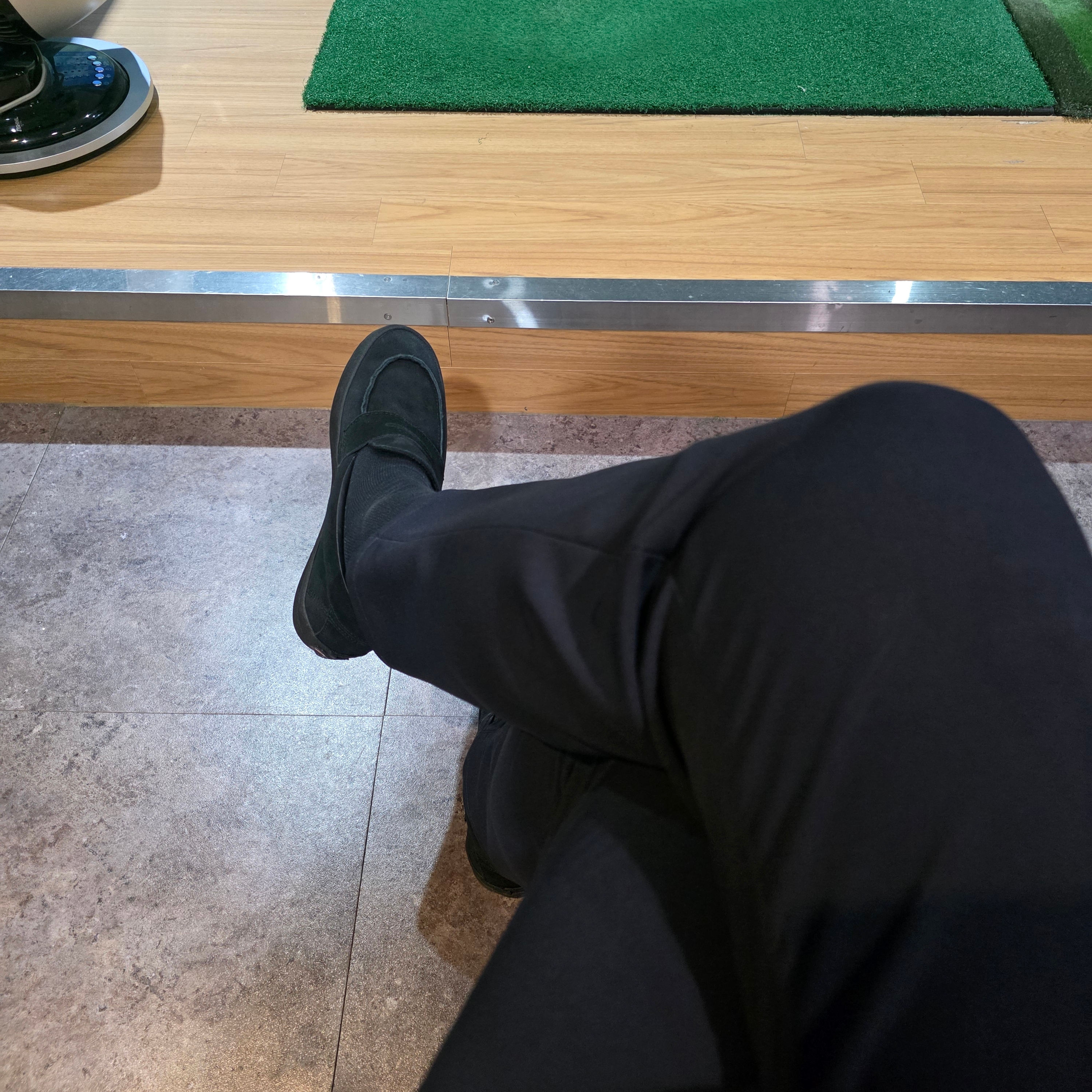 Vans Skate Loafer Suede Black 착용 스타일 - 1