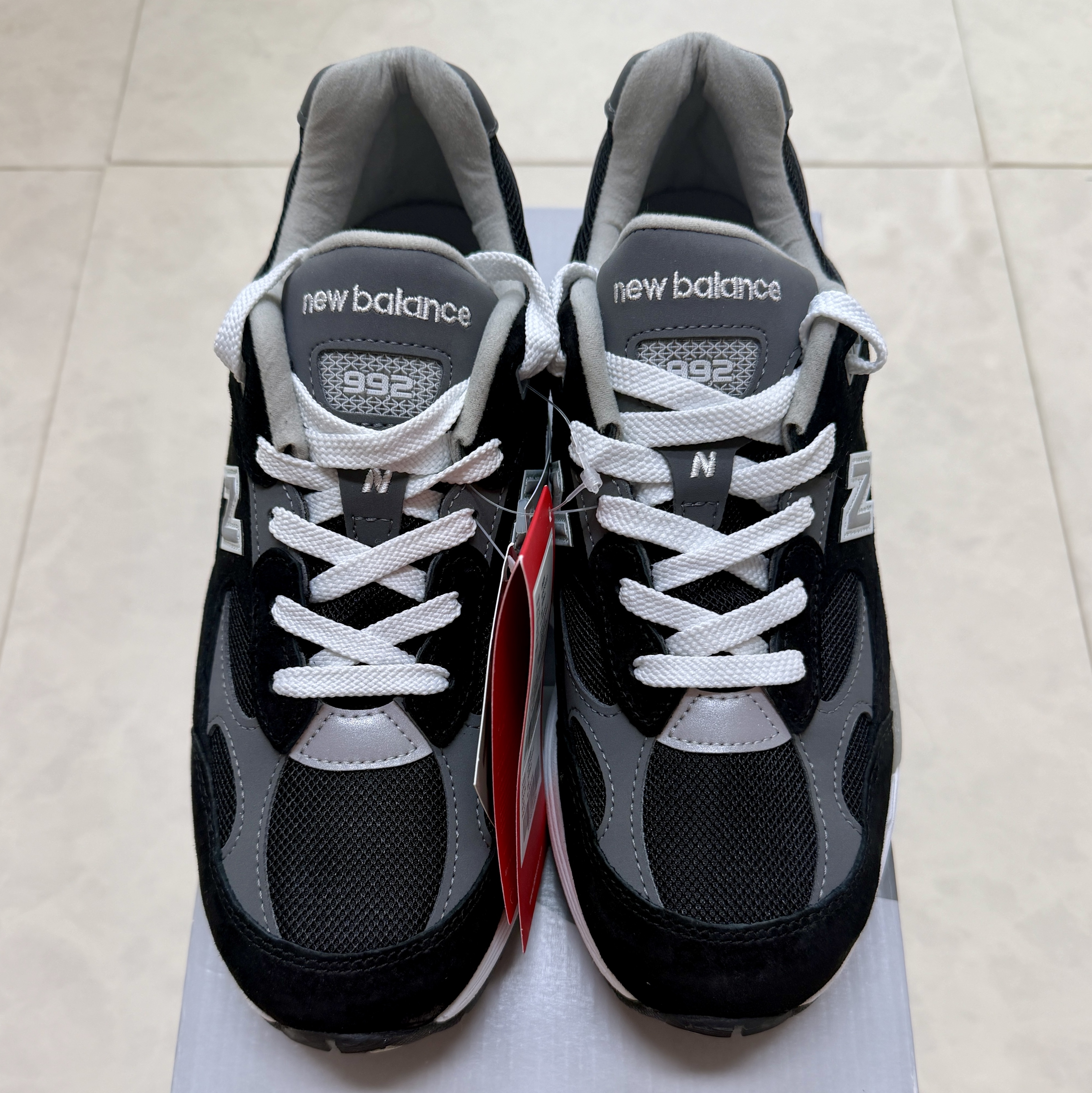 New Balance 992 Made in USA Core Black Grey 착용 스타일 - 2