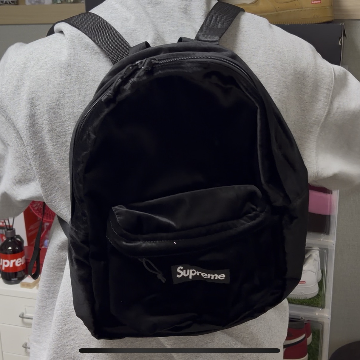 Supreme Velvet Backpack Black - 25FW 착용 스타일 - 3