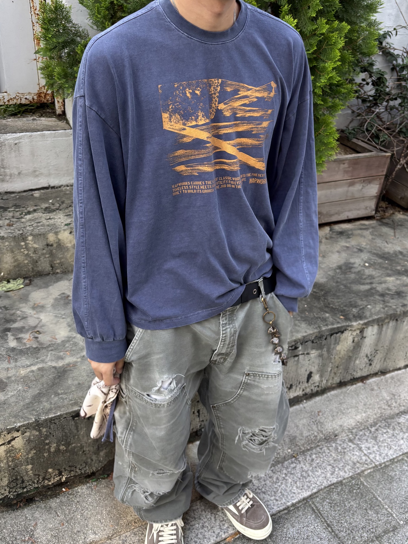Wapworks Wp Military Shirring Crop Crewneck Navy, Rick Owens Vintage Sneaks Forest Milk 착용 스타일 - 1