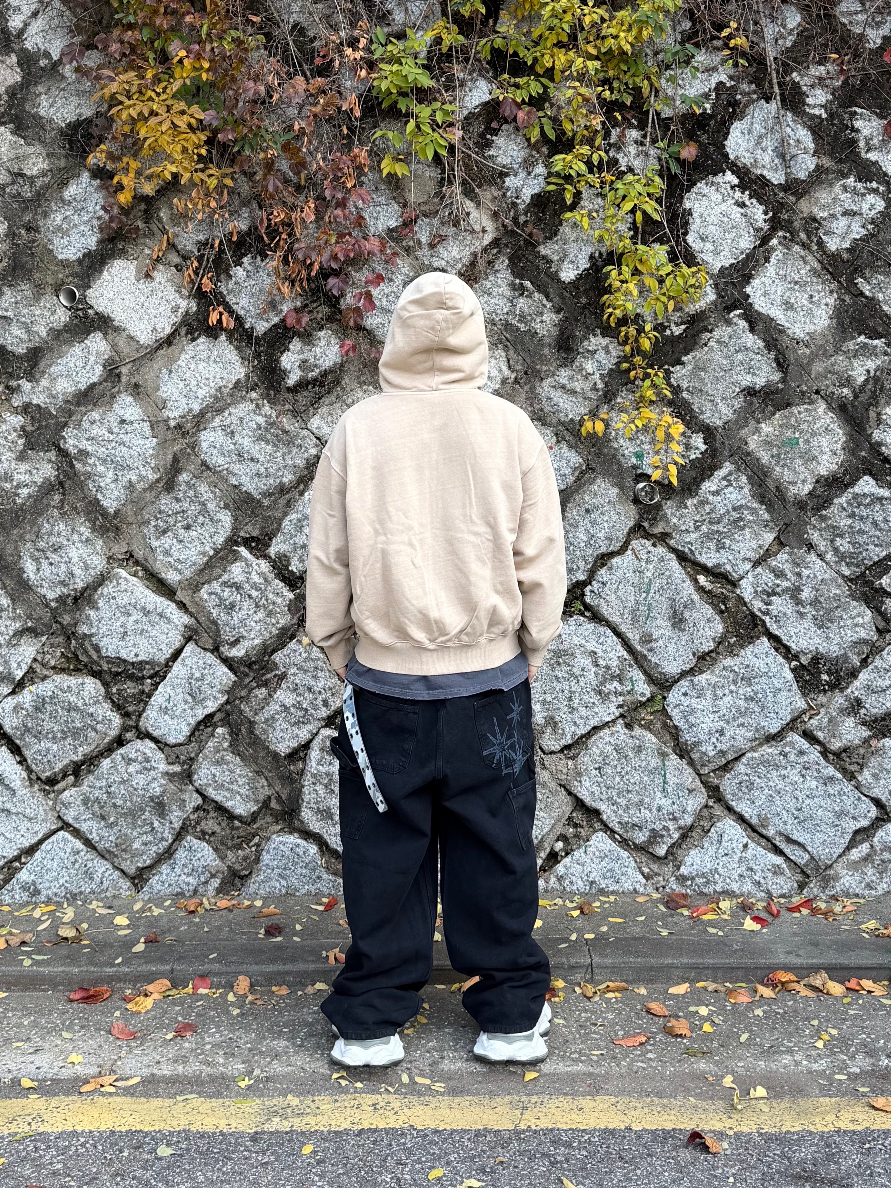Balenciaga Cargo Sneakers White Grey 착용 스타일 - 3