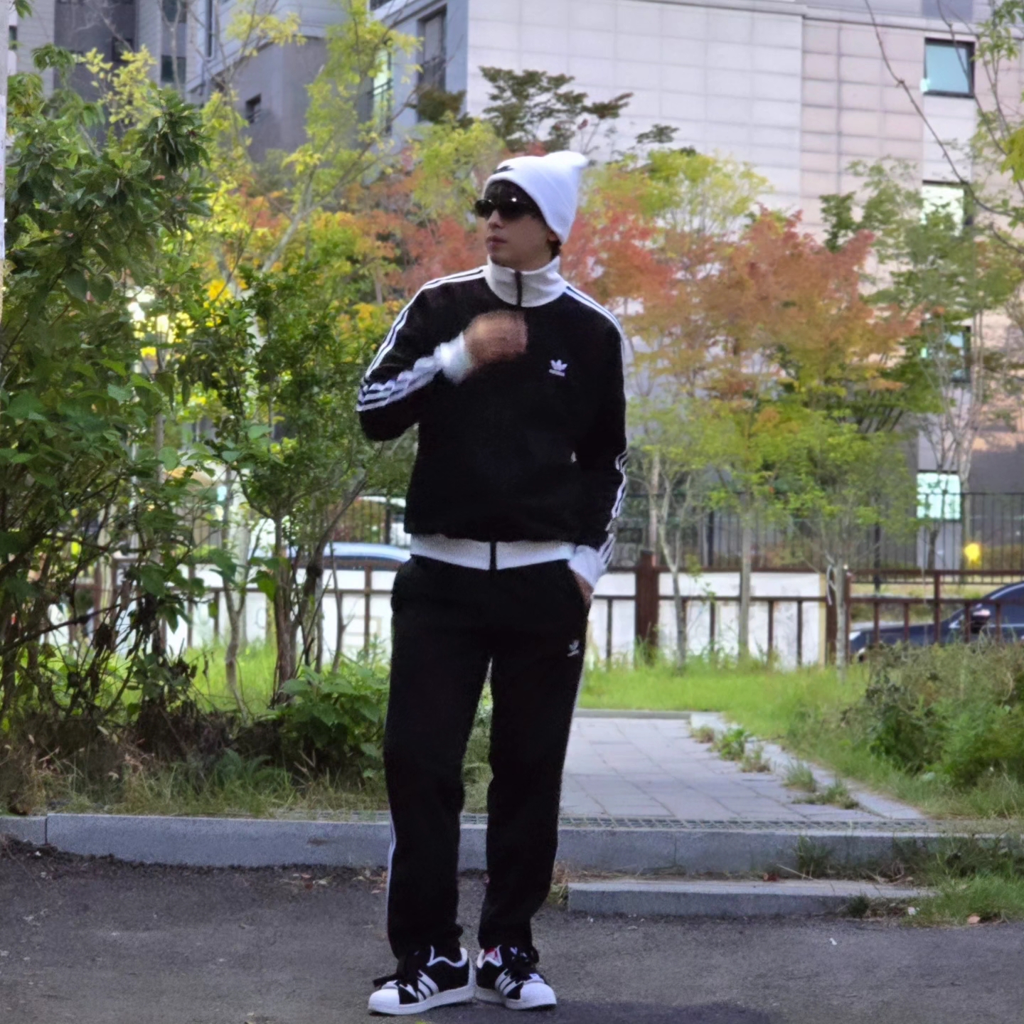 Nike NSW Utility Futura Beanie White, Adidas Adicolor Classics Beckenbauer Track Jacket Black - KR Sizing 착용 스타일 - 3