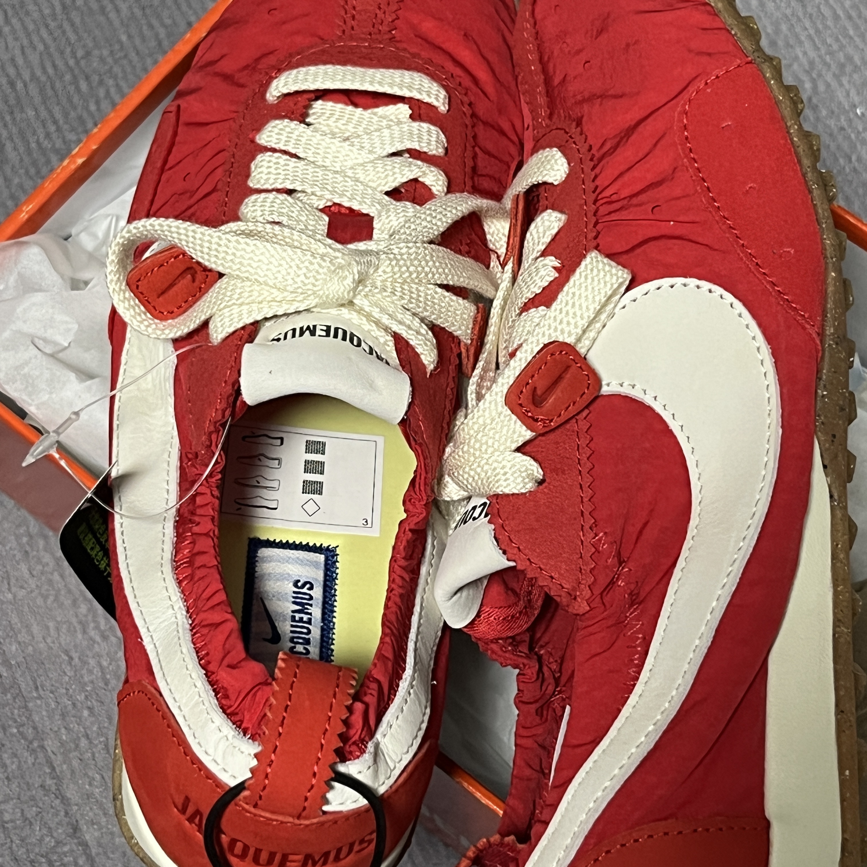 Nike x Jacquemus Moon Shoe SP University Red and Bicycle Yellow 착용 스타일 - 4