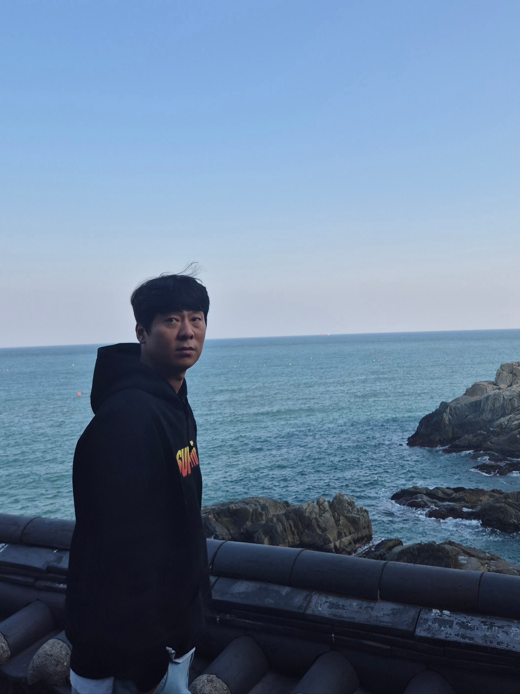 Supreme Gradient Hooded Sweatshirt Black - 24SS, Maison Mihara Yasuhiro Blakey OG Sole Leather Low-top Sneakers Black 착용 스타일 - 4