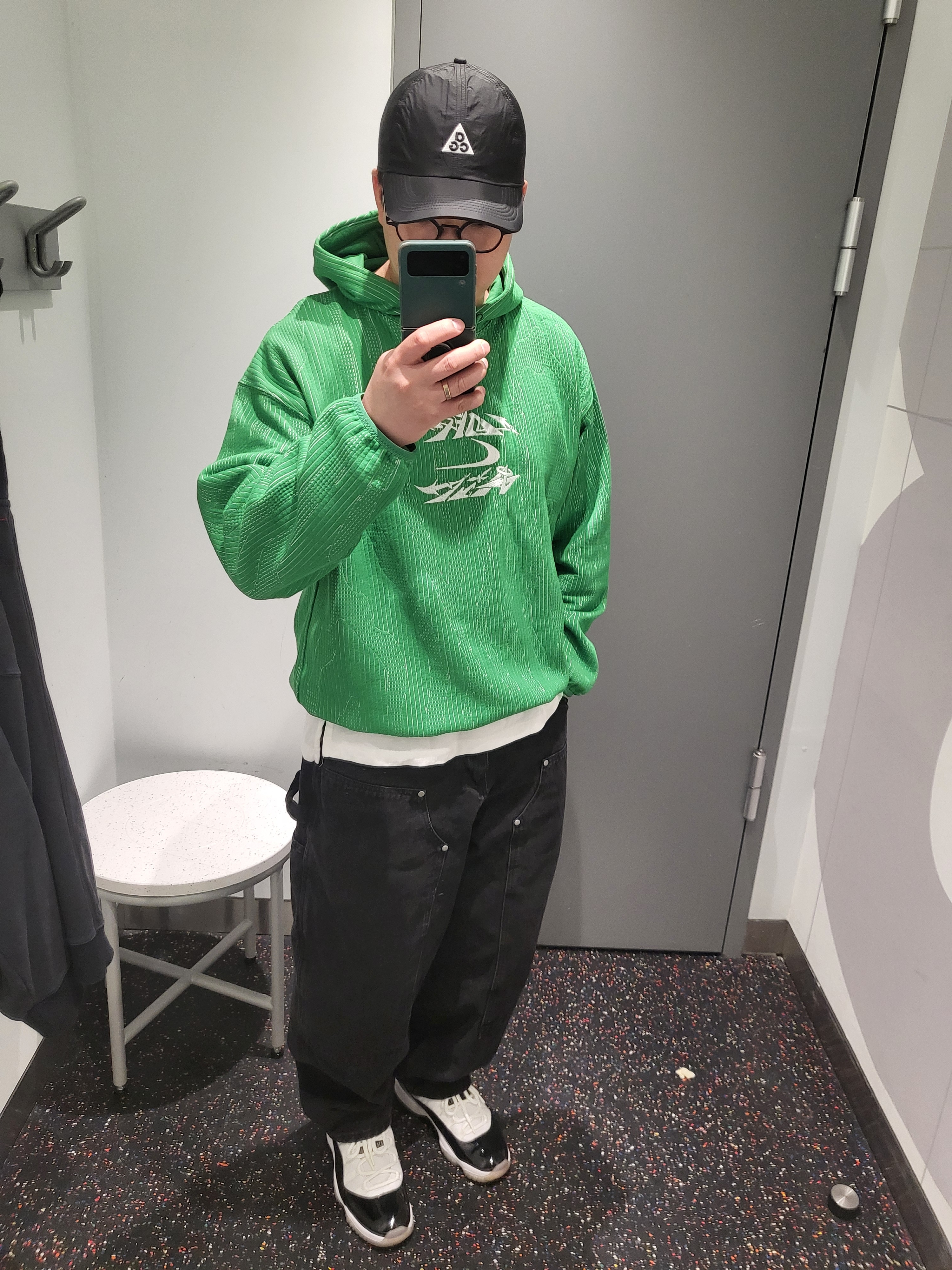 Nike ACG Trail Cap Black, Nike x Off-White Engineered Hoodie Kelly Green - Asia 착용 스타일