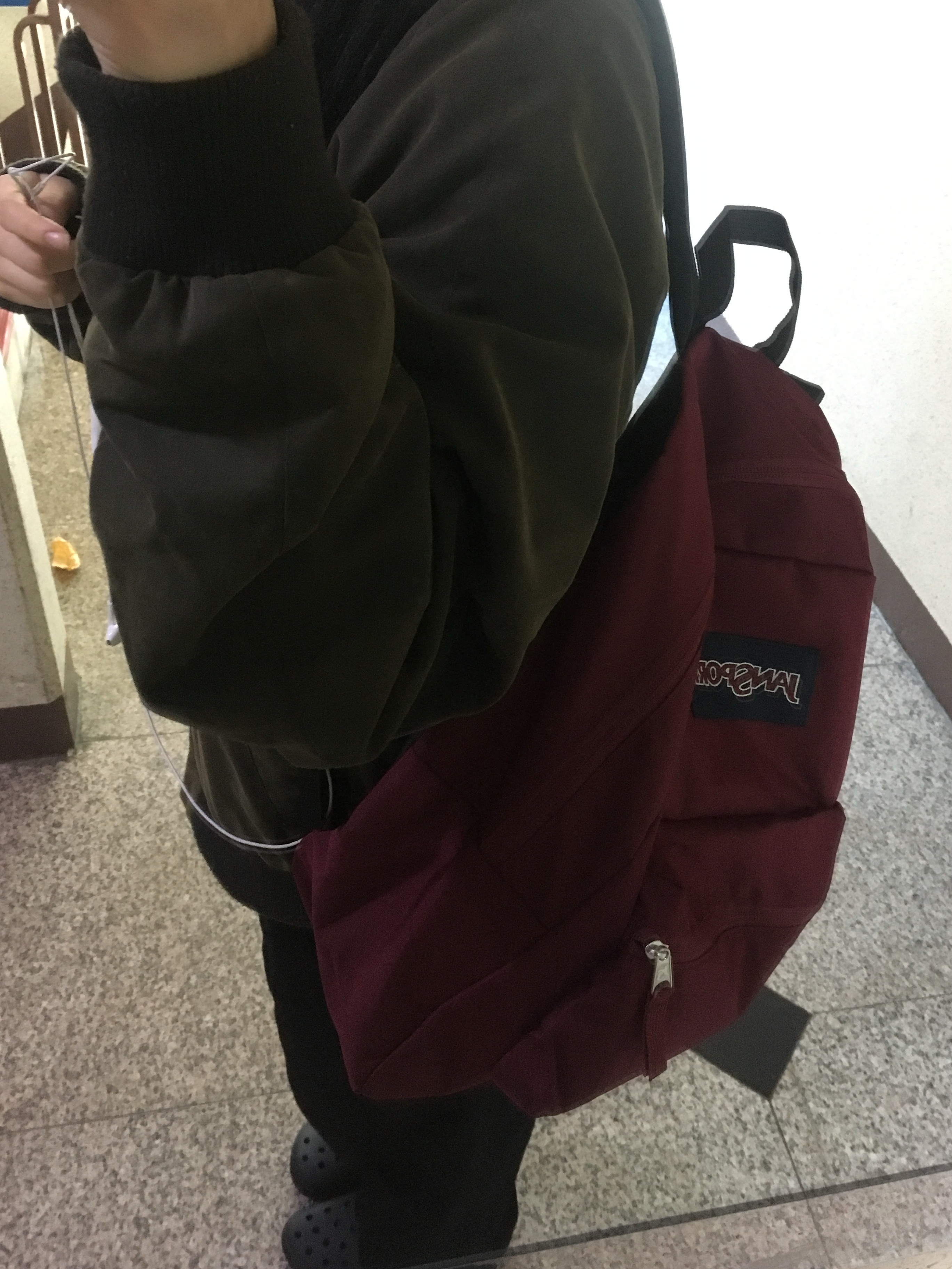 (W) Crocs Classic Platform Clog Black, Jansport Superbreak Backpack Russet Red 착용 스타일 - 1