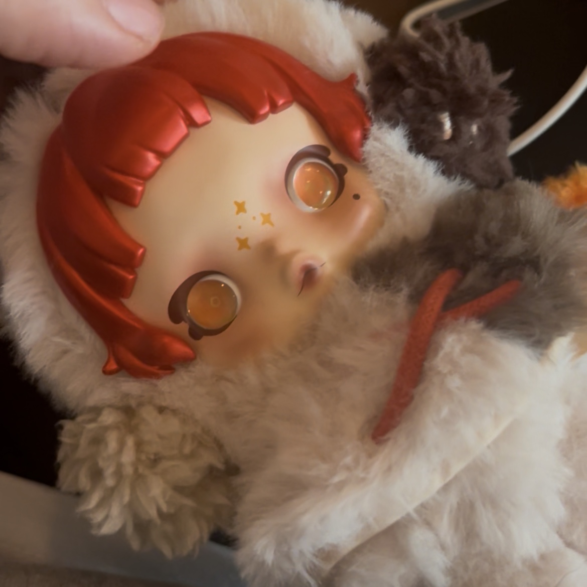 Pop Mart Skullpanda Winter Symphony Series Keyring Ode to Cocoa (Opened Case) 착용 스타일