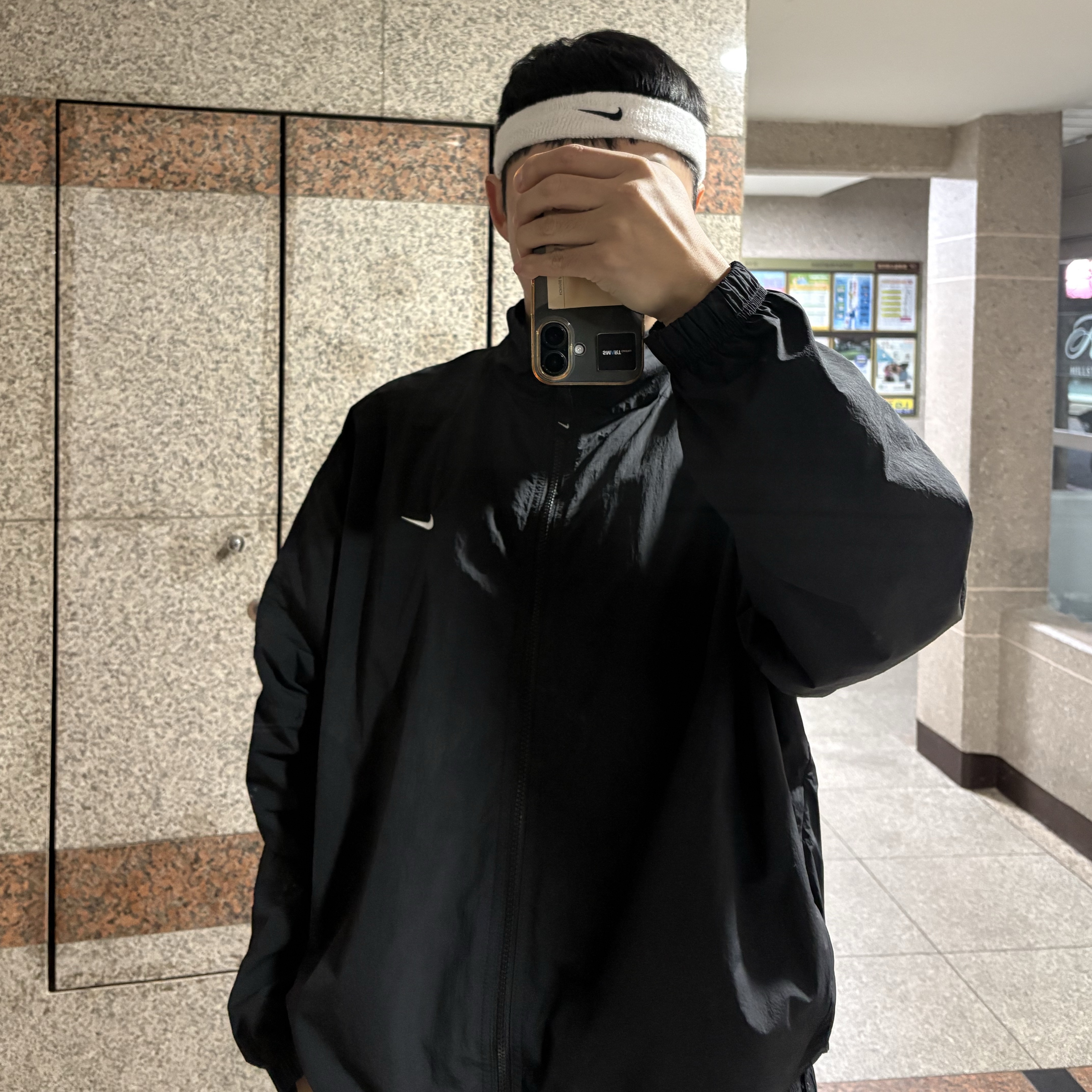 Nike NRG Solo Swoosh Woven Track Jacket Black - Asia, Nike Swoosh Classic Headband White 착용 스타일