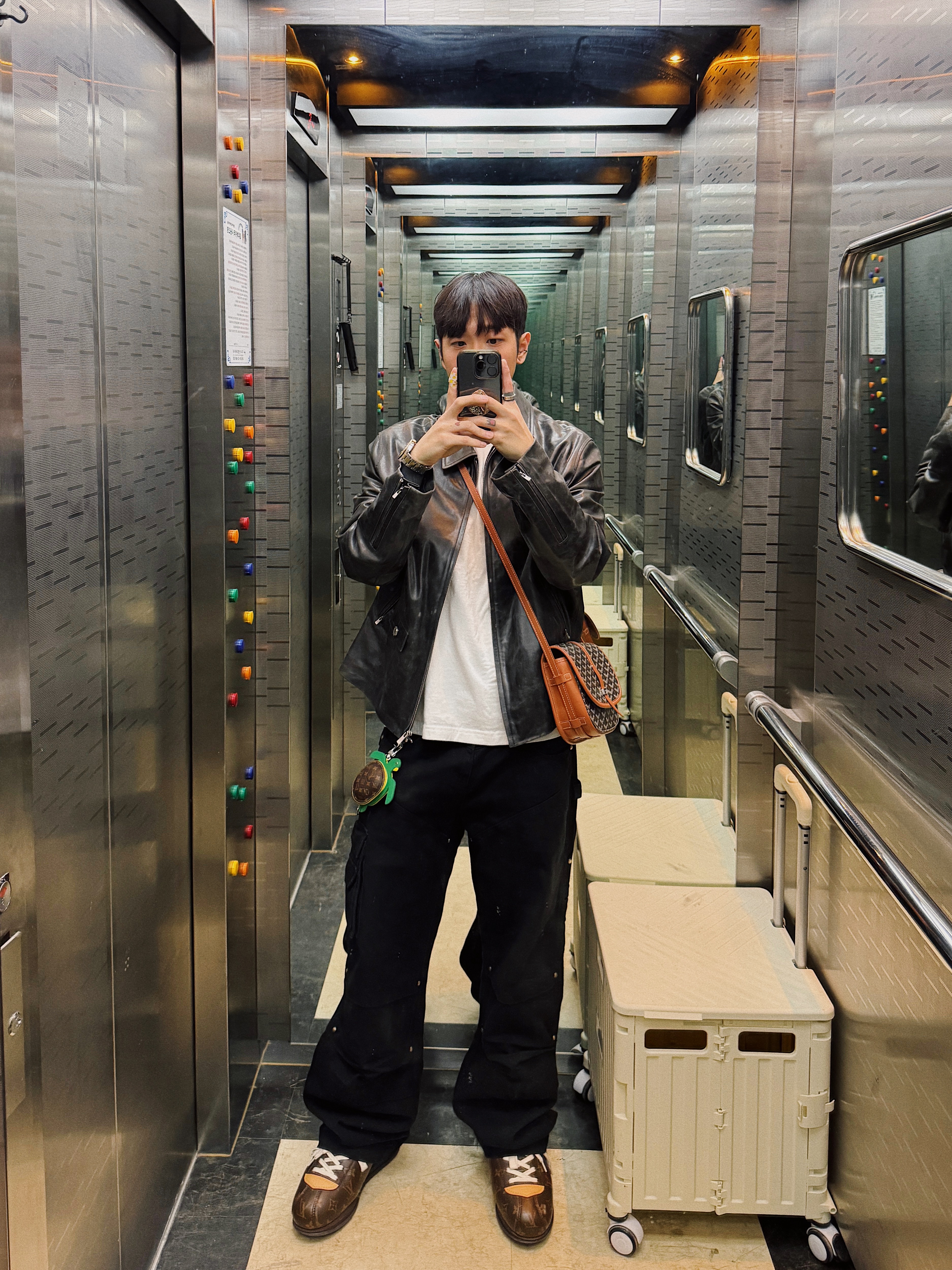 STU Lamb Skin Leather Jacket Black, Goyard Belvedere MM Bag Black Tan 착용 스타일 - 1