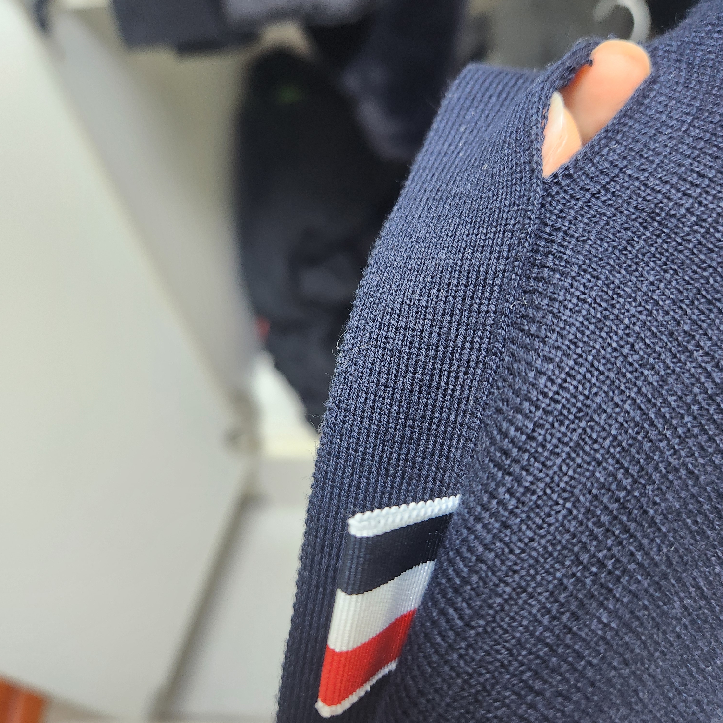 Thom Browne Milano Stitch 4-Bar Cardigan Navy 착용 스타일 - 1