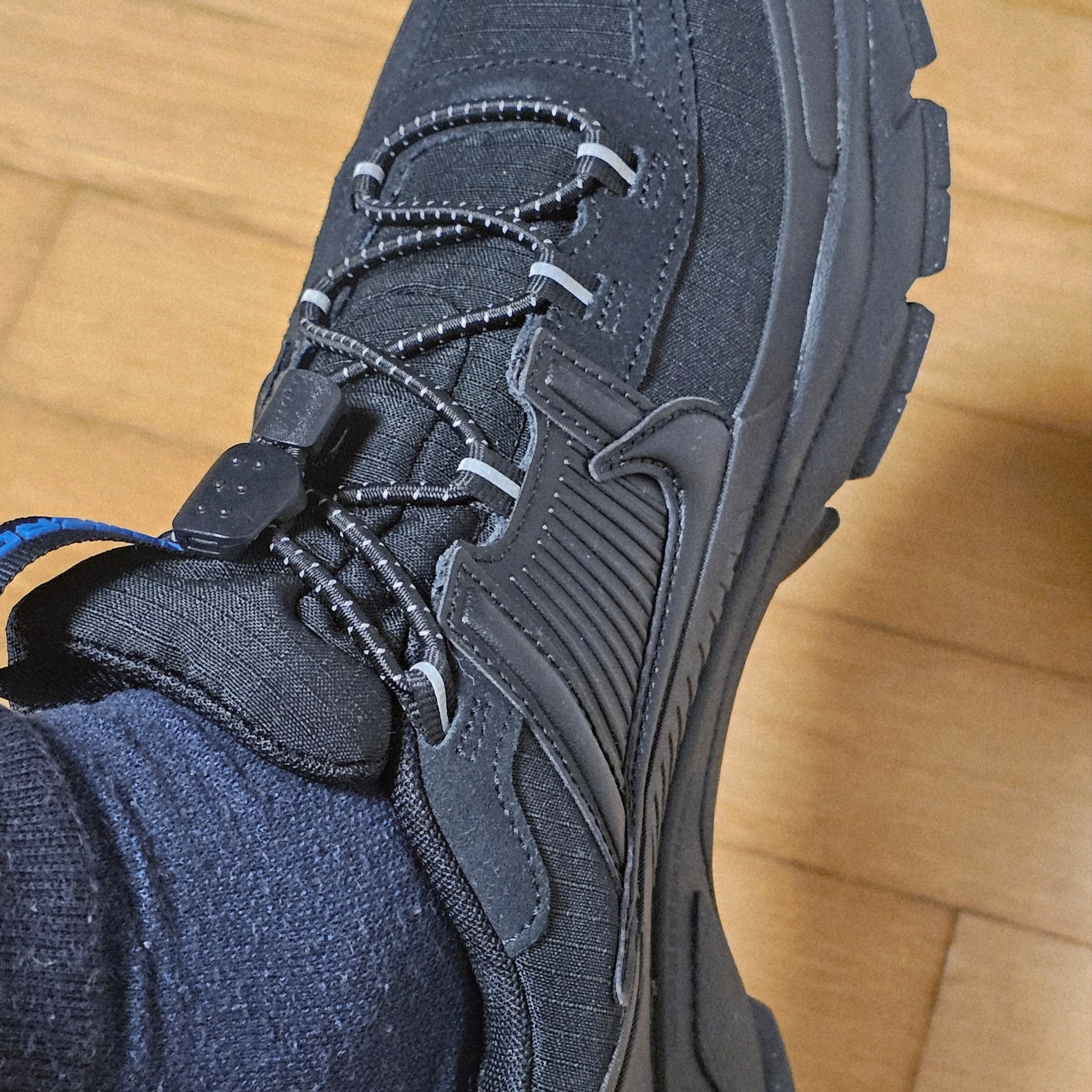 Nike Zoom Vomero Roam Black Racer Blue 착용 스타일