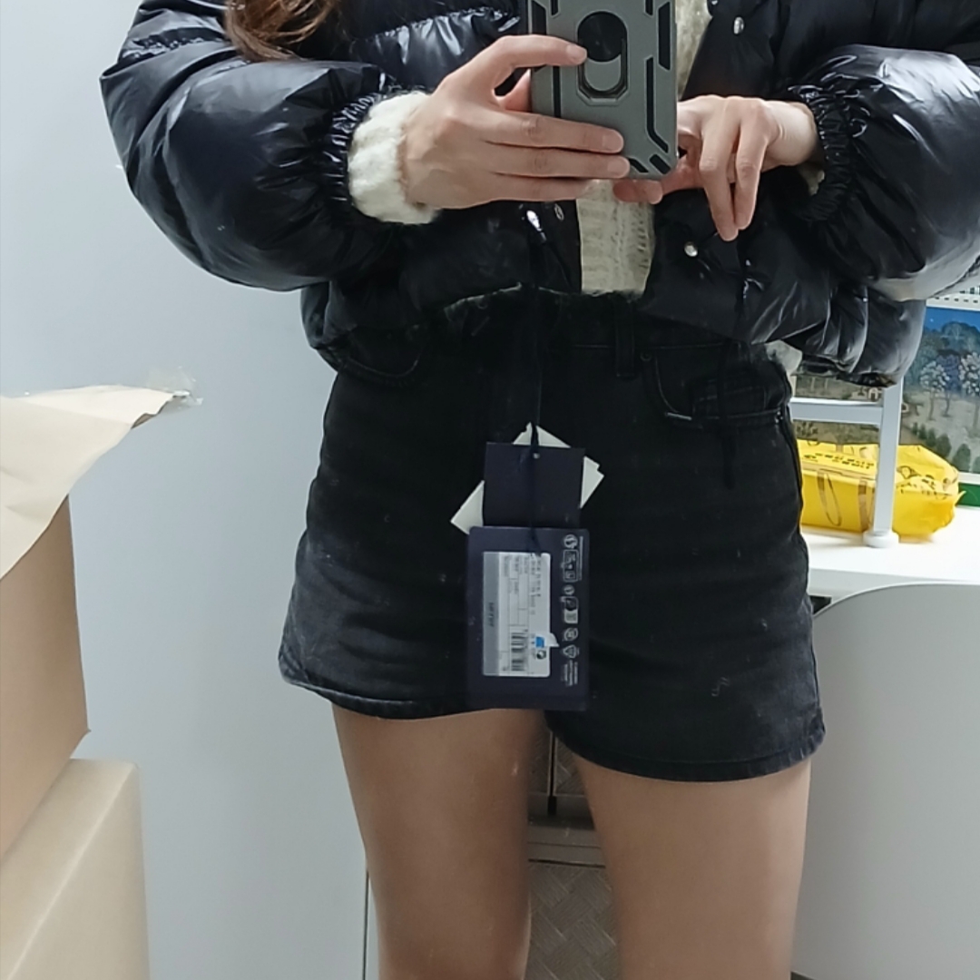 (W) Prada Re-Nylon Cropped Convertible Down Jacket Black 착용 스타일