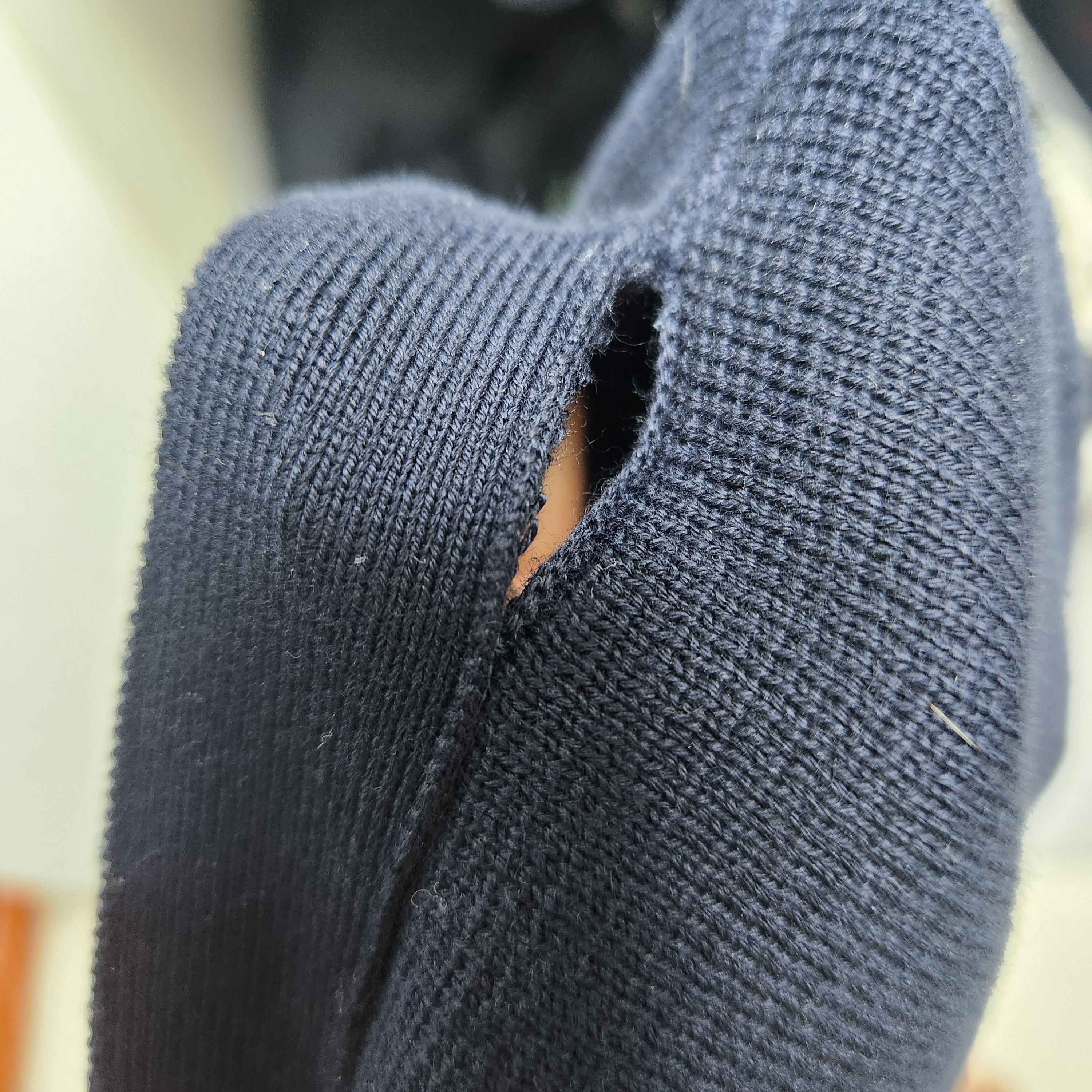 Thom Browne Milano Stitch 4-Bar Cardigan Navy 착용 스타일 - 4