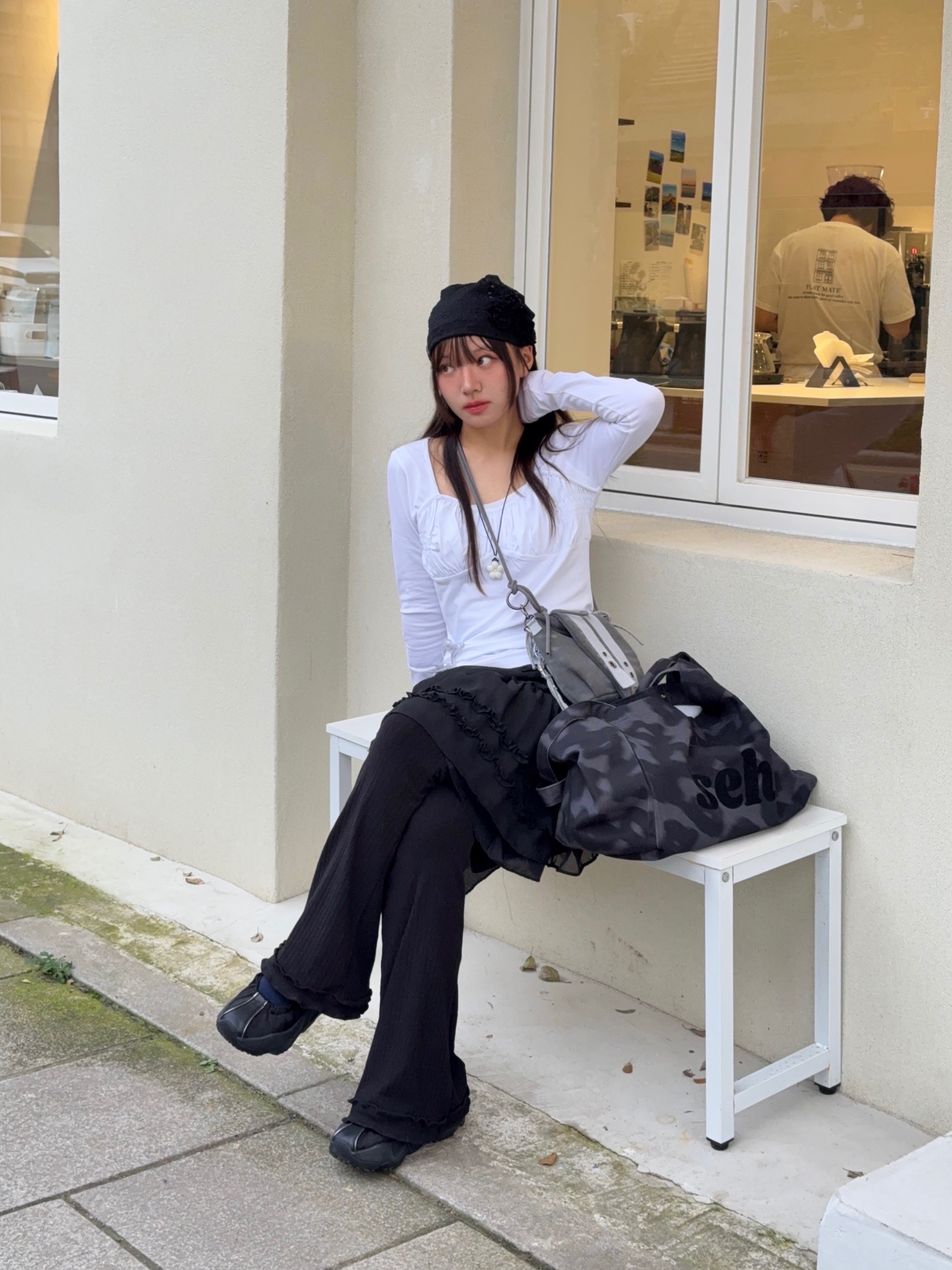 Pahisum Jersey Mini Bag Charcoal 착용 스타일 - 3