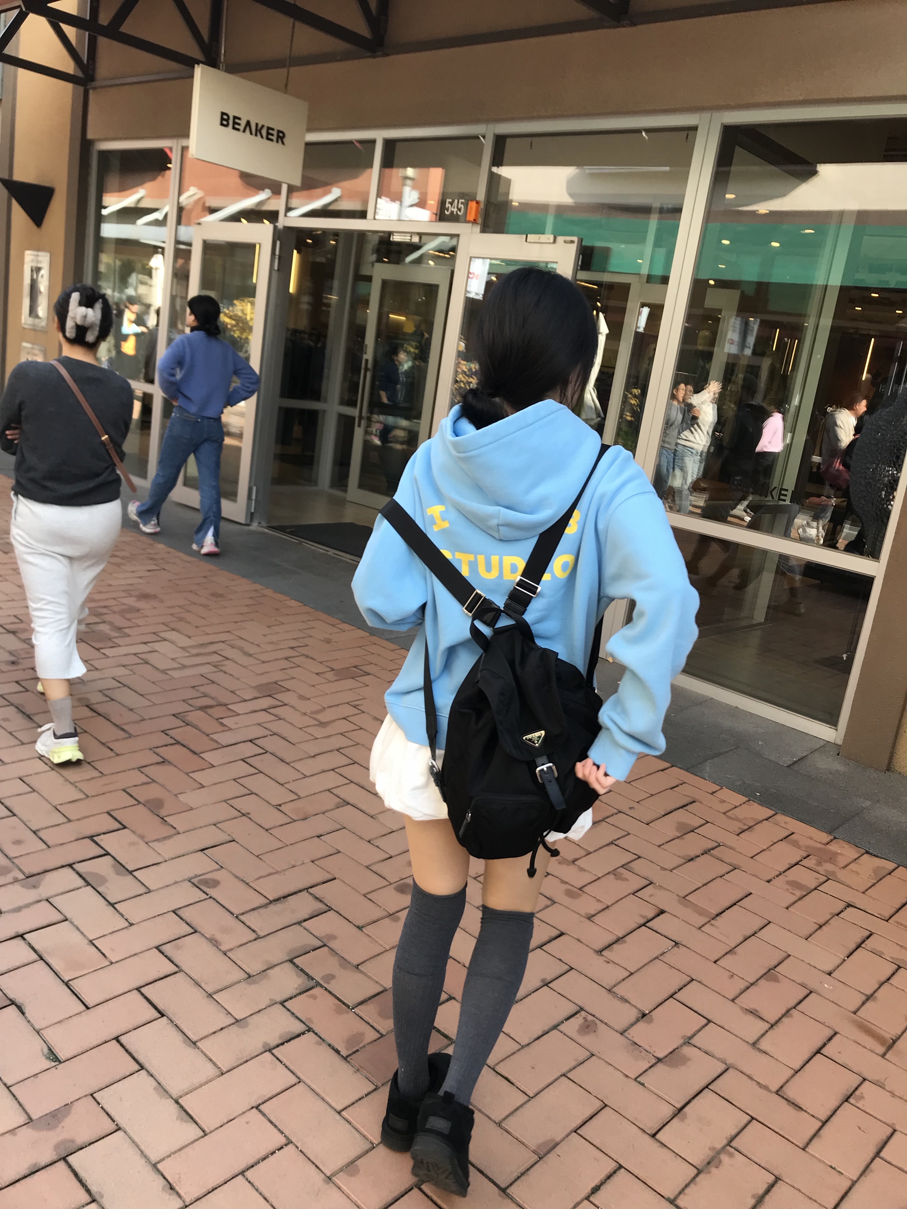 IAB Studio Hoodie Sky Blue Lemon, (W) UGG Classic Ultra Mini Boots Black 착용 스타일 - 4