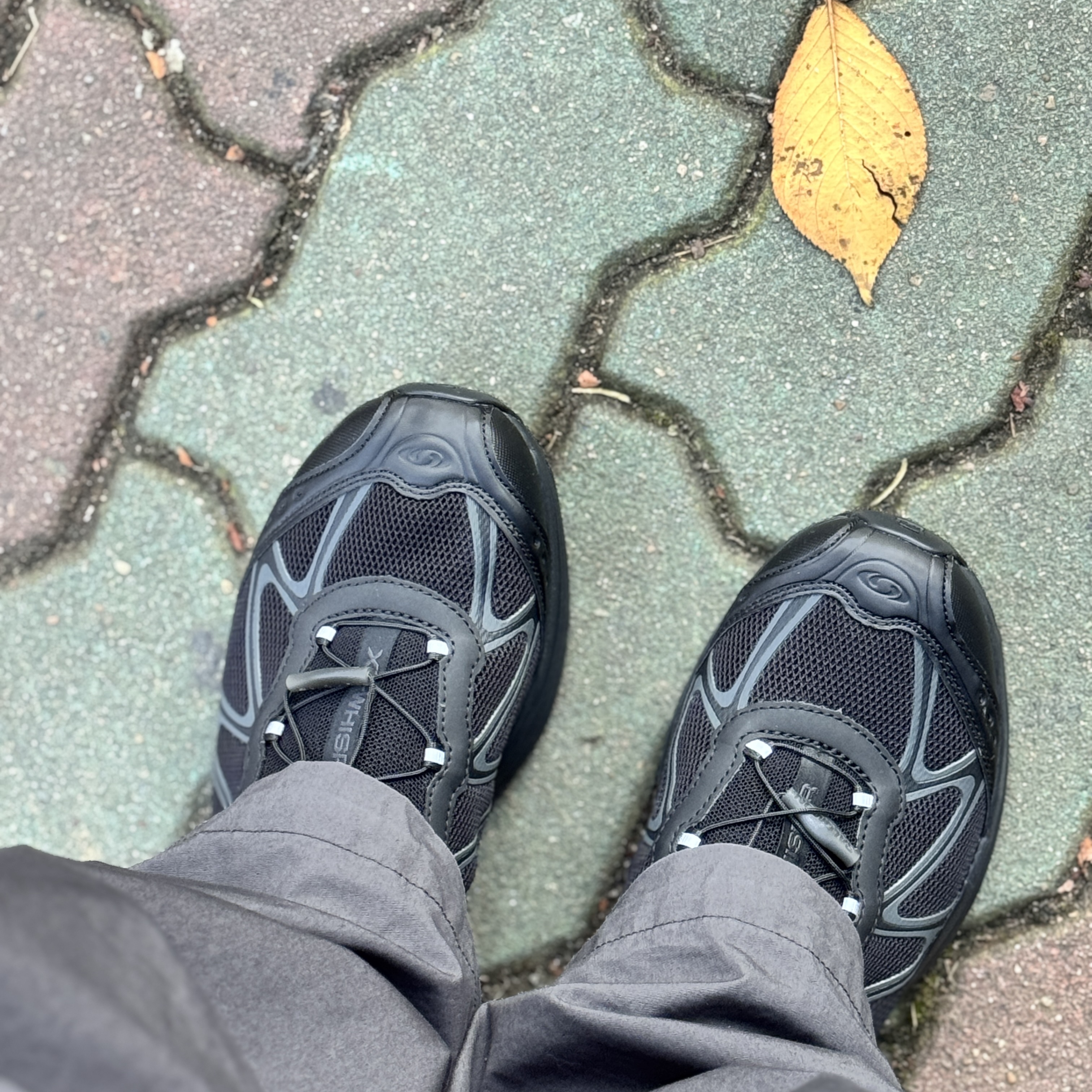 Salomon XT-Whisper Black Asphalt 착용 스타일