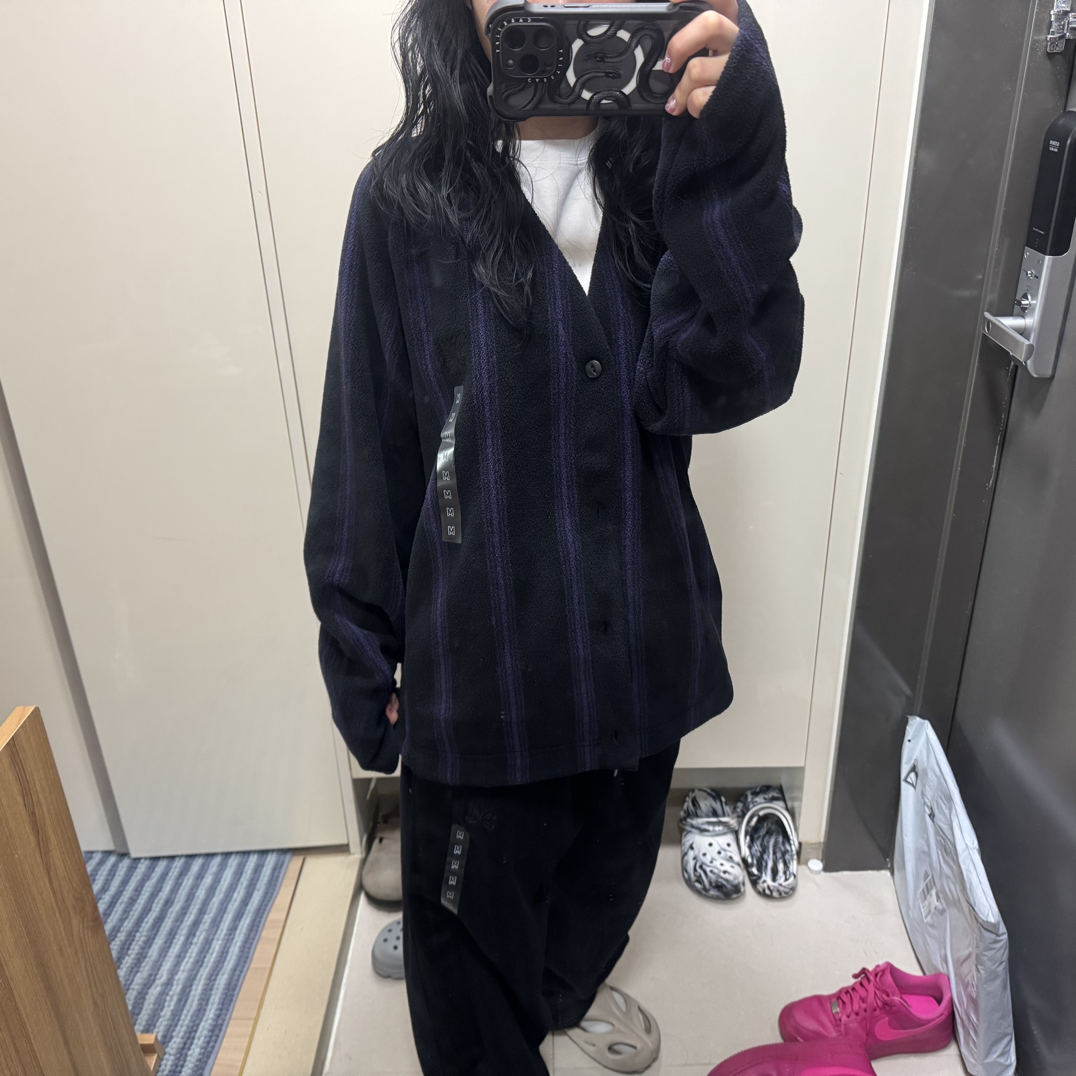 Uniqlo x Needles Fleece Oversized Cardigan Black - KR, Uniqlo x Needles Fleece Wide Pants Black - KR 착용 스타일 - 2