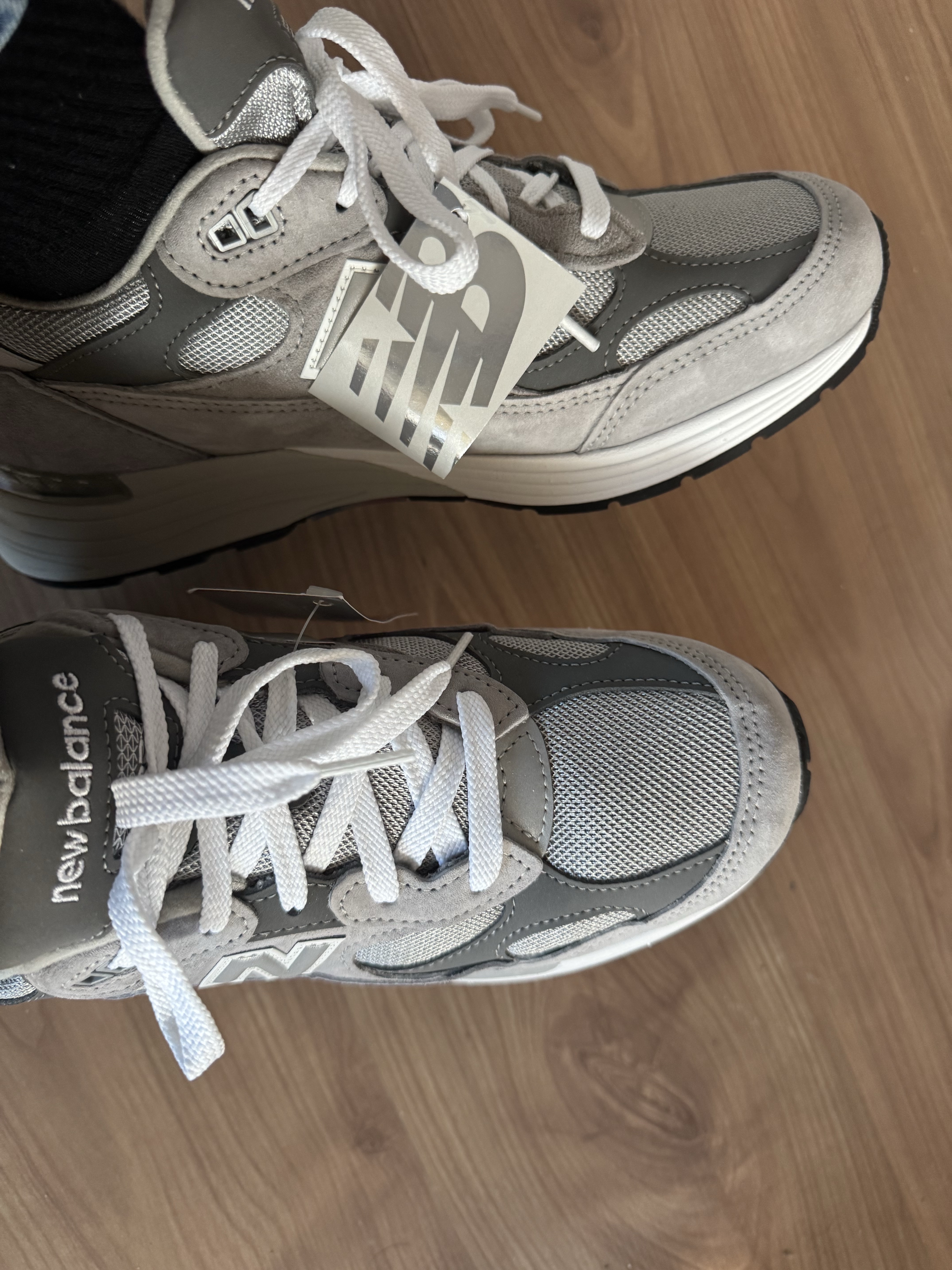 New Balance 992 Made in USA Core Grey Silver Metallic 착용 스타일