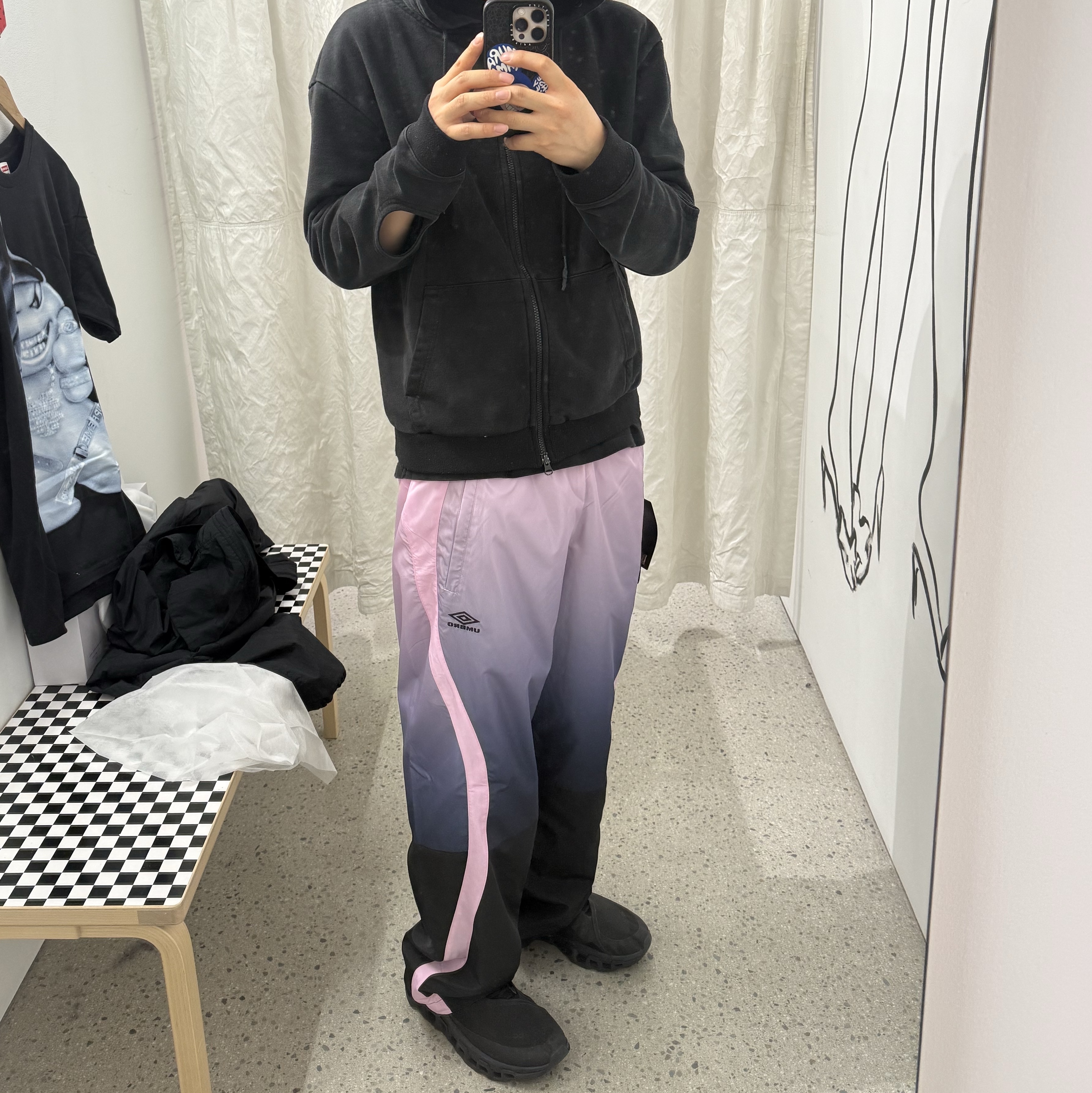 On Running x Post Archive Faction (Paf) Cloudmonster 2 Black Magnet, Supreme x Umbro Gradient Track Pant Pink - 25FW 착용 스타일 - 1