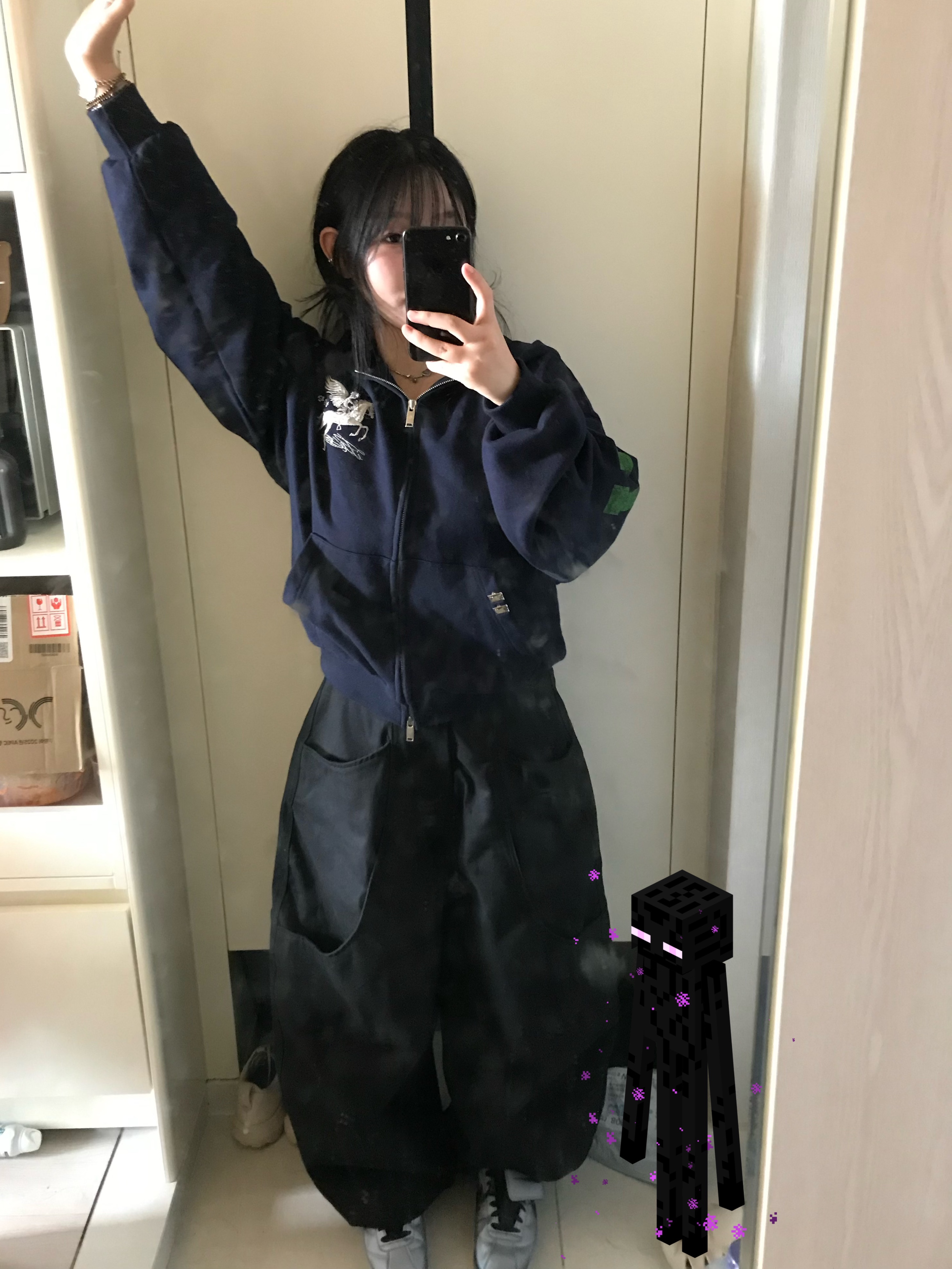 PACOSPLY Falling Angel Zip Up Hoodie Navy 착용 스타일