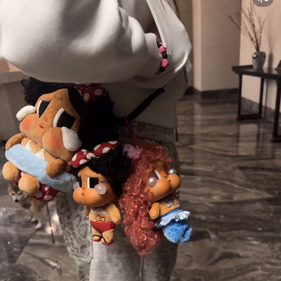 Pop Mart Crybaby Vacation Mode On Series Mini Crossbody Bag Red, Pop Mart Crybaby Vacation Mode On Series Vinyl Plush Pendant My Summer Vibe (Opened Case) 착용 스타일