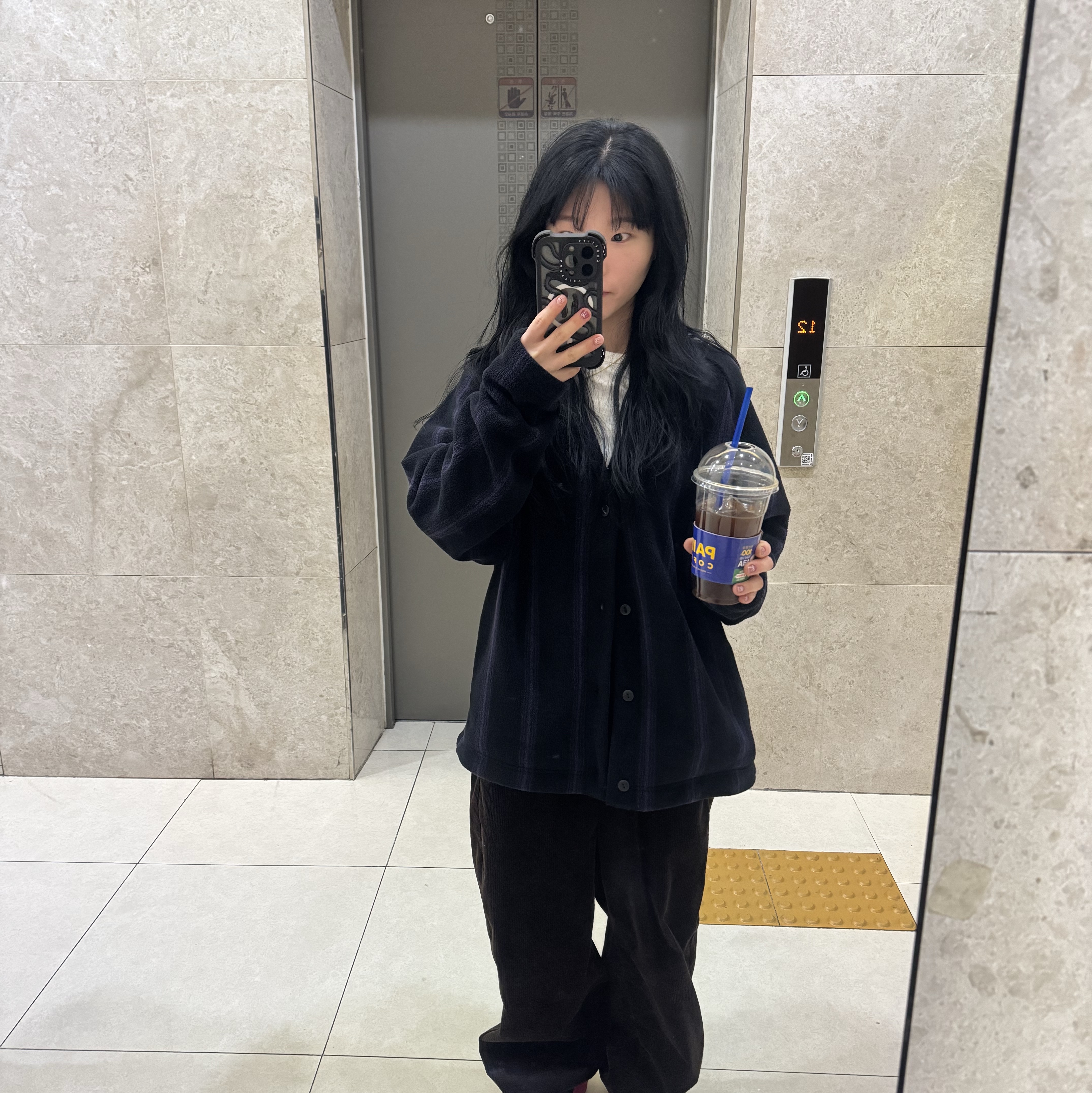 Uniqlo x Needles Fleece Oversized Cardigan Black - KR, Uniqlo x Needles Fleece Wide Pants Black - KR 착용 스타일 - 1