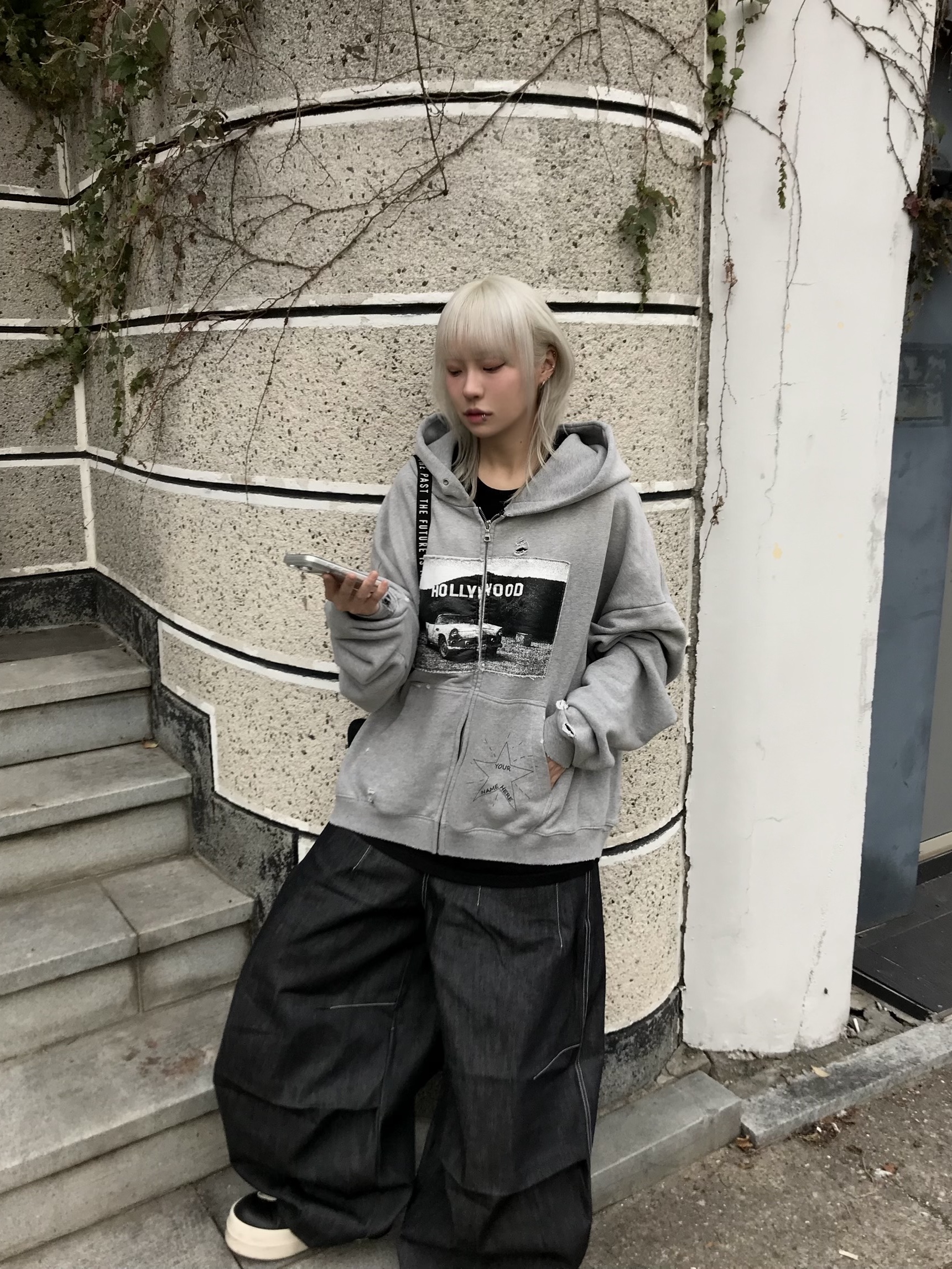 Rick Owens Hollywood Mega Bumper Geobasket in Full Grain Calf Leather Black Milk 착용 스타일