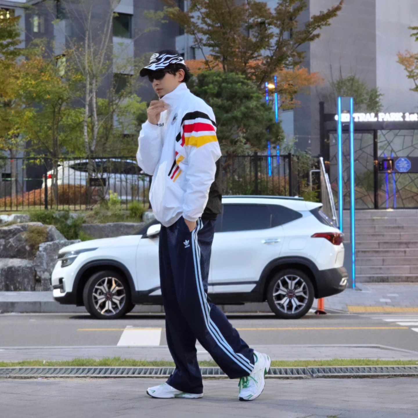 Adidas x NSRC Cap Black, Adidas Germany 1996 Woven Track Jacket White - KR Sizing 착용 스타일 - 4