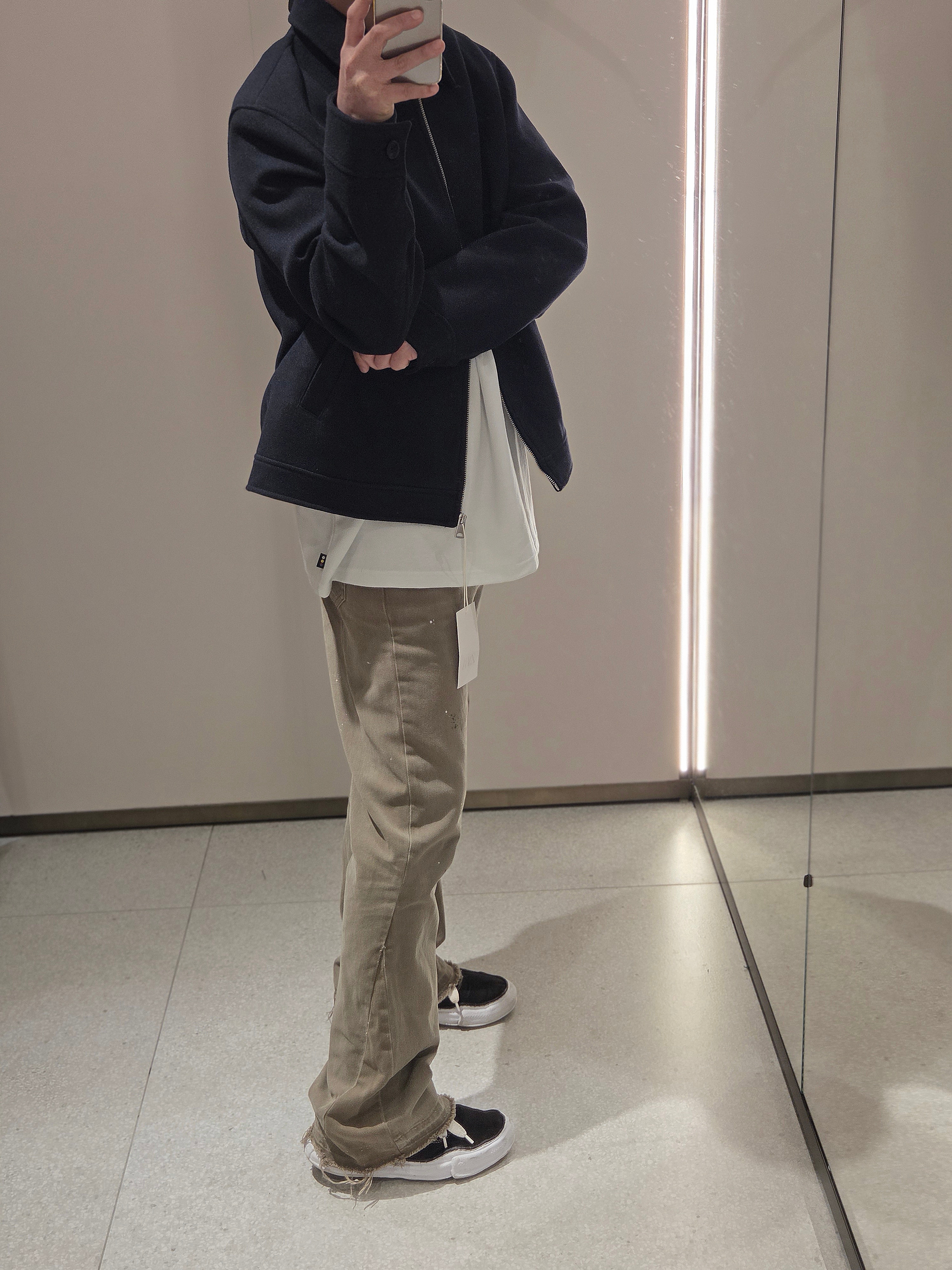Essentials Jersey Crewneck T-Shirt Black - 24FW, IAB Studio T-Shirt White Light Green 착용 스타일 - 2
