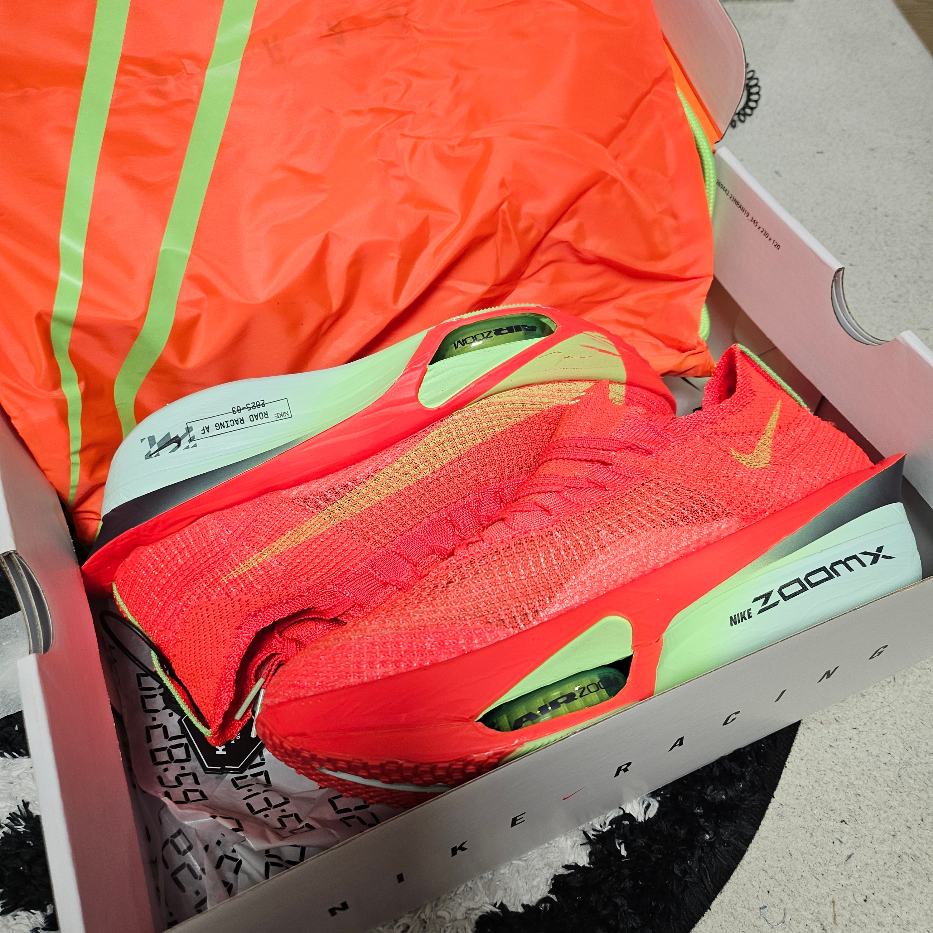 Nike Air Zoom Alphafly Next% 3 Bright Crimson Lime Blast 착용 스타일 - 4