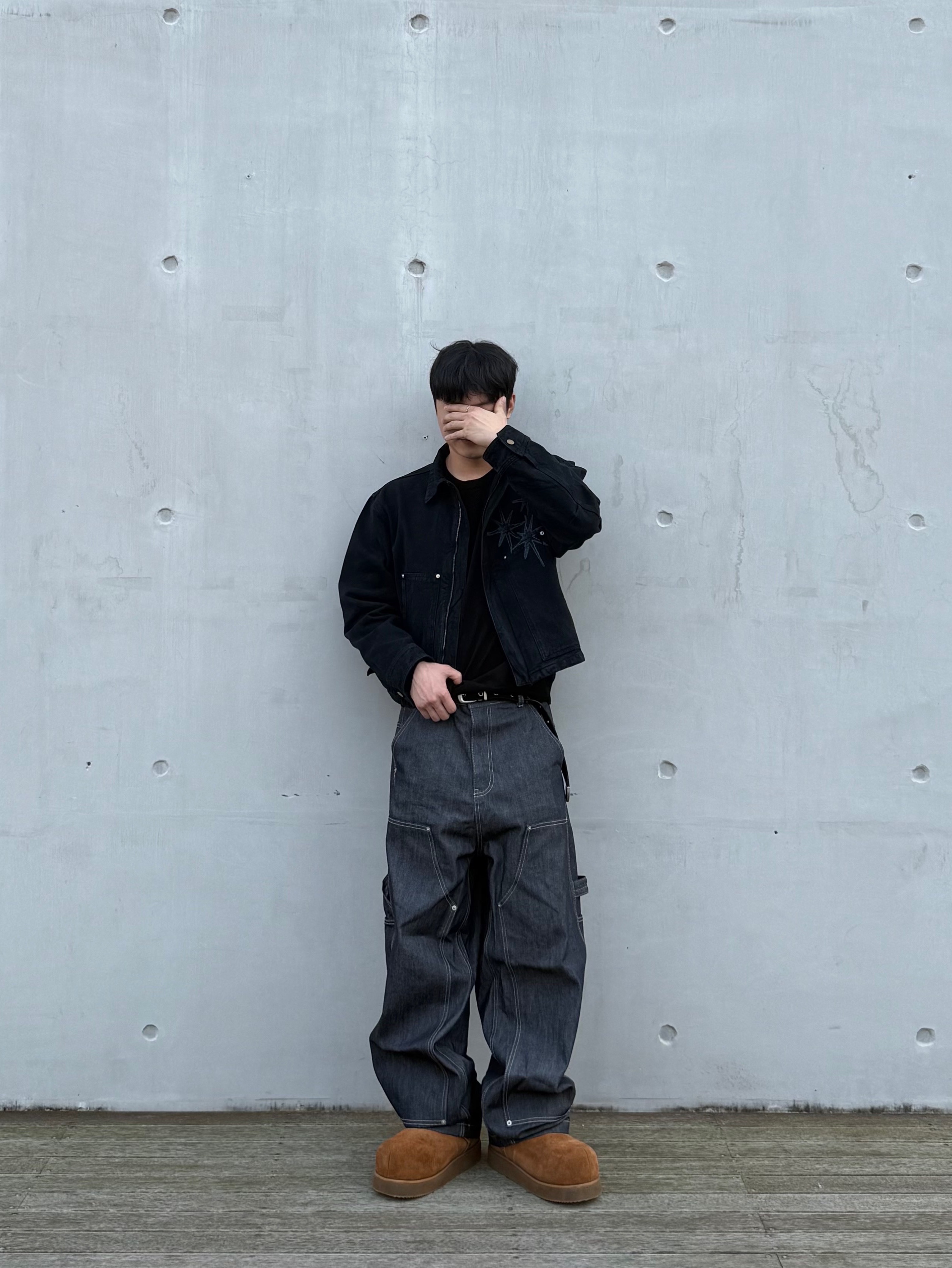 SOULESURES BOLD BELUGA Dune Camel, GRAILZ x KOIN SEOUL Carpenter Raw Denim Pants Indigo 착용 스타일 - 2
