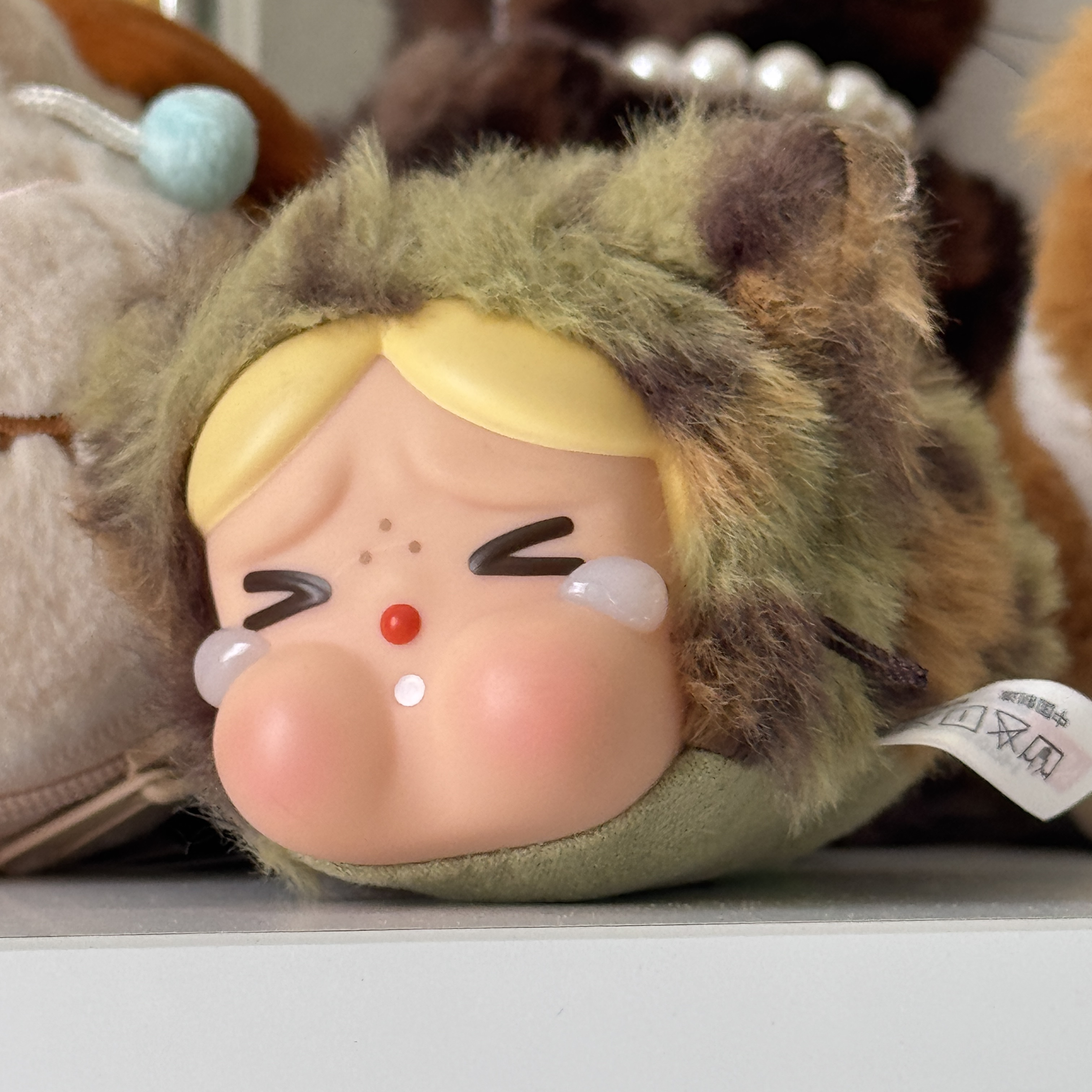 Pop Mart Crybaby Wild But Cutie Series Vinyl Plush Pendant (6 Blind Boxes) 착용 스타일