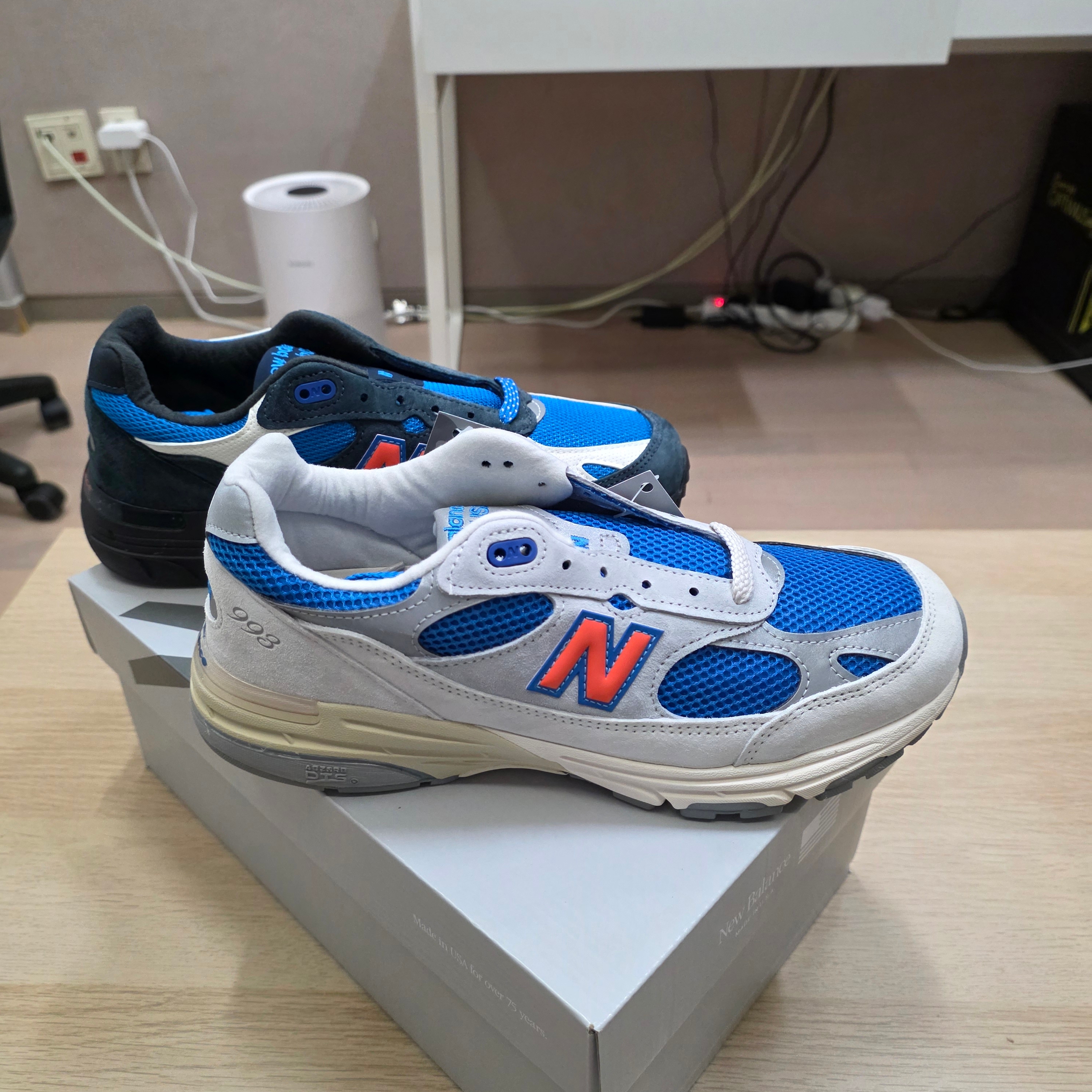 New Balance x Kith x Madison Square Garden 993 Made in USA Navy Princess Blue, New Balance x Kith x Madison Square Garden 993 Made in USA Ancient Scroll Grey Matter 착용 스타일 - 6